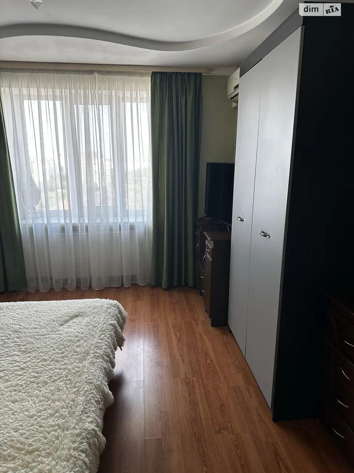 Продажа трехкомнатной квартиры в Полтаве, на ул. Дмитра Пругла 10, район Сады 3 (Огнивка) фото 1