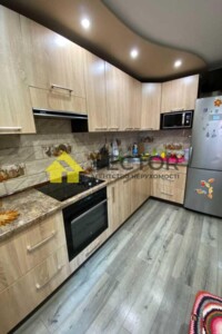 Продаж трикімнатної квартири в Полтаві, на бул. Коновальця Євгена, район Шевченківський (Жовтневий) фото 2