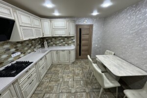 Продаж трикімнатної квартири в Полтаві, на вул. Чорновола Вячеслава 2Б, район Центр фото 2