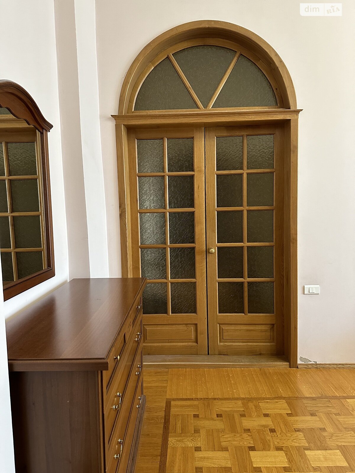 Продажа трехкомнатной квартиры в Полтаве, на ул. Государственного Флага, район Центр фото 1 Продажа трехкомнатной квартиры в Полтаве, на ул. Государственного Флага, район Центр фото 1