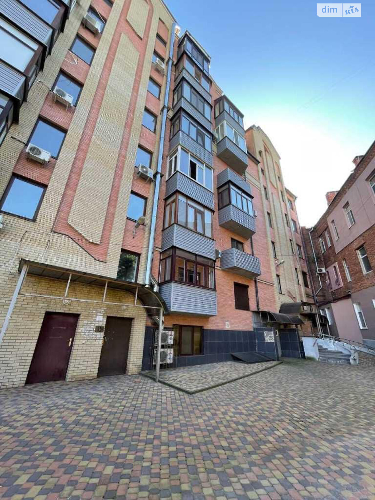 Продажа пятикомнатной квартиры в Полтаве, на ул. Мищенко, район Центр фото 1 Продажа пятикомнатной квартиры в Полтаве, на ул. Мищенко, район Центр фото 1