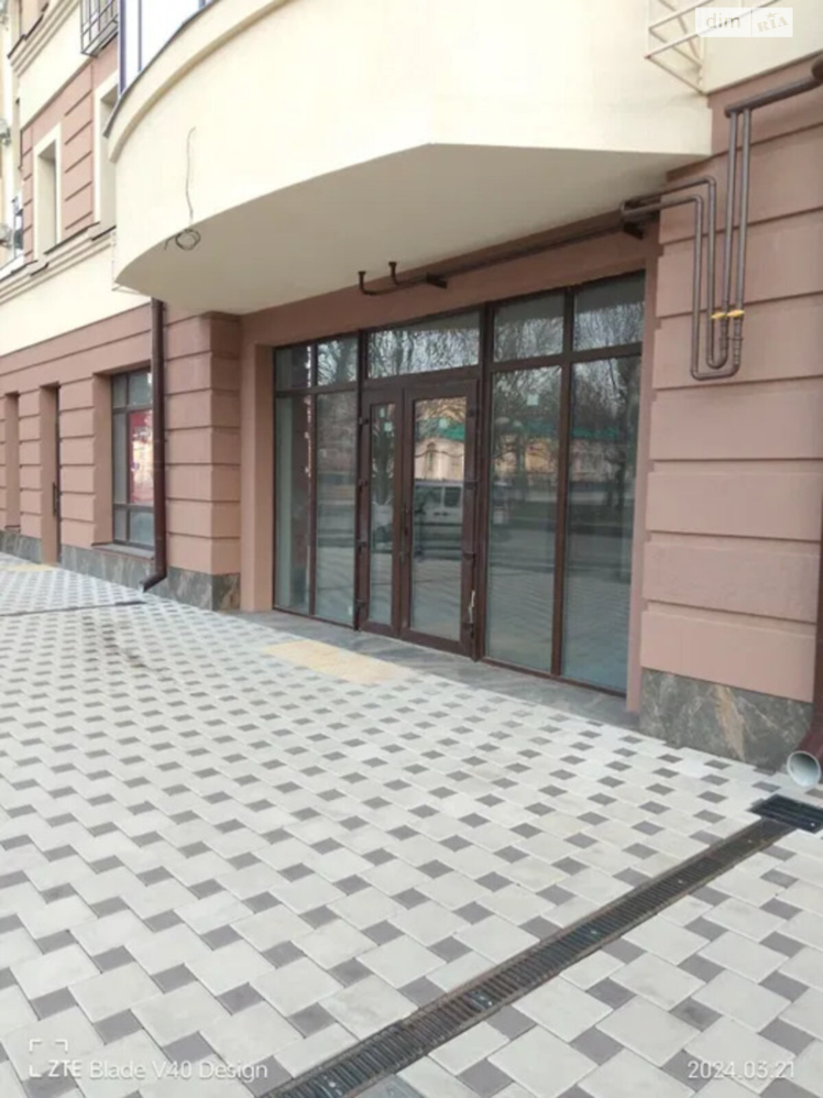 Продаж однокімнатної квартири в Полтаві, на просп. Першотравневий 15А, район Центр фото 1