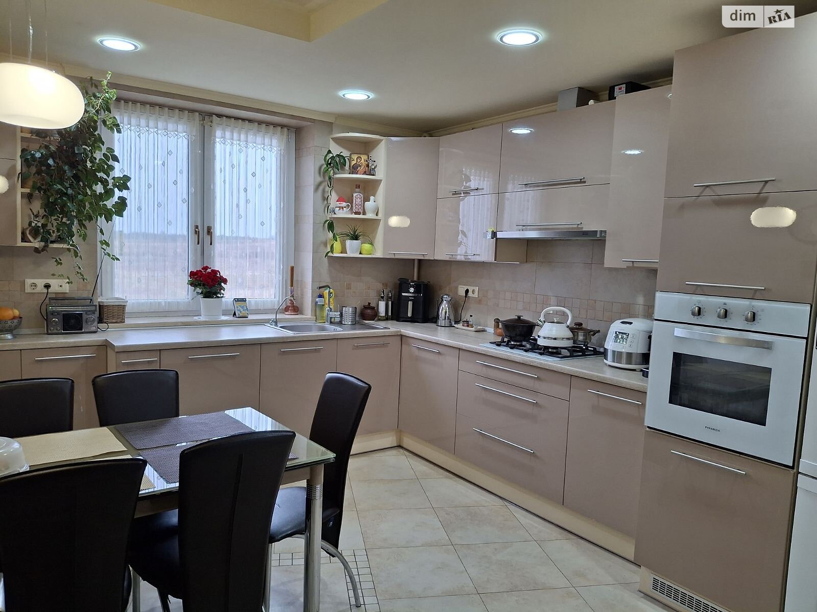 Продаж чотирикімнатної квартири в Пустомитах, на вул. Садова, фото 1 Продаж чотирикімнатної квартири в Пустомитах, на вул. Садова, фото 1
