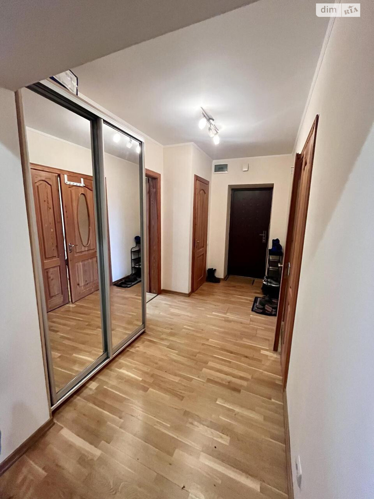 Продажа трехкомнатной квартиры в Пустомытах, на ул. Возрождения, фото 1 Продажа трехкомнатной квартиры в Пустомытах, на ул. Возрождения, фото 1