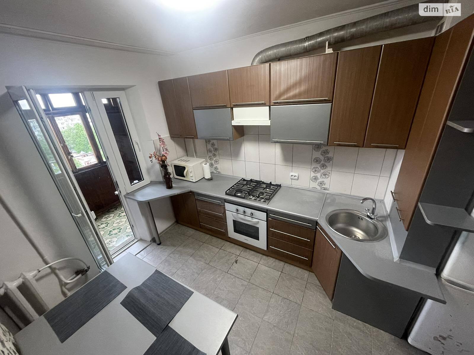 Продажа трехкомнатной квартиры в Ровно, на ул. Буковинская 6, район 12-школа фото 1 Продажа трехкомнатной квартиры в Ровно, на ул. Буковинская 6, район 12-школа фото 1