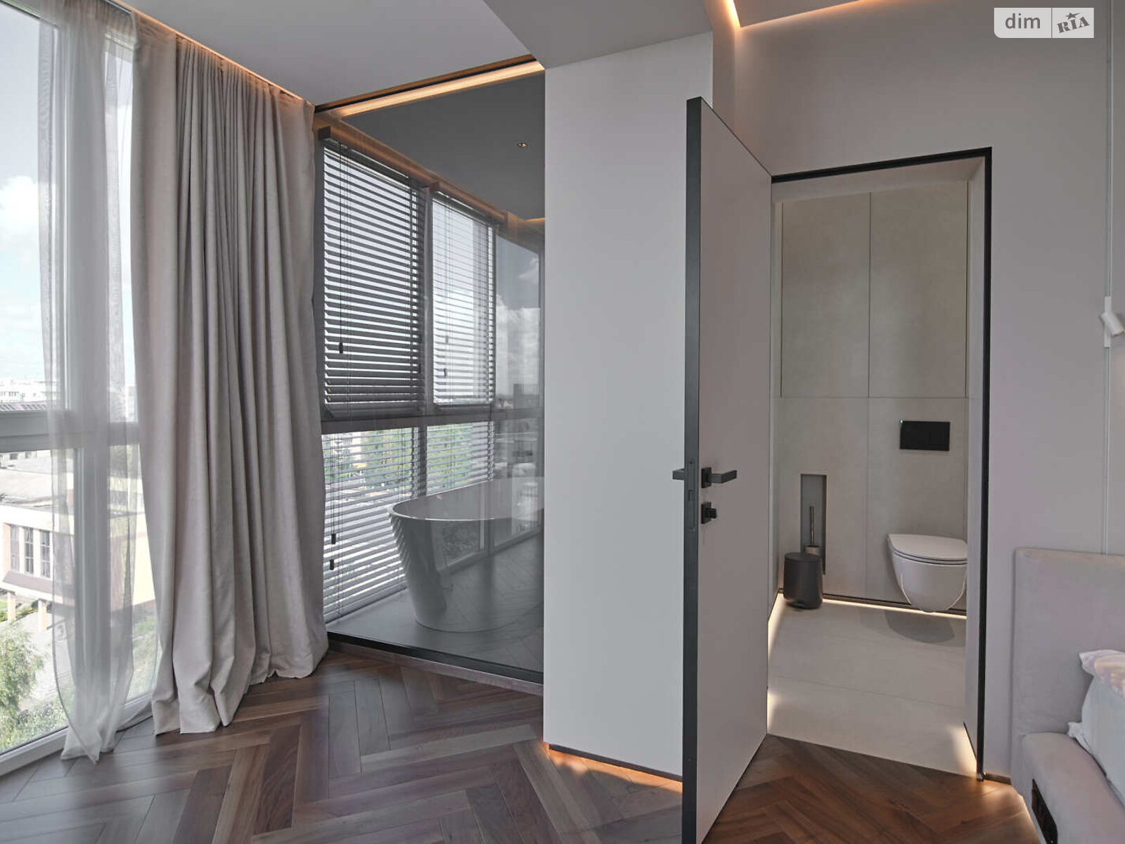 Продажа трехкомнатной квартиры в Ровно, на ул. Киевская 19, район 12-школа фото 1