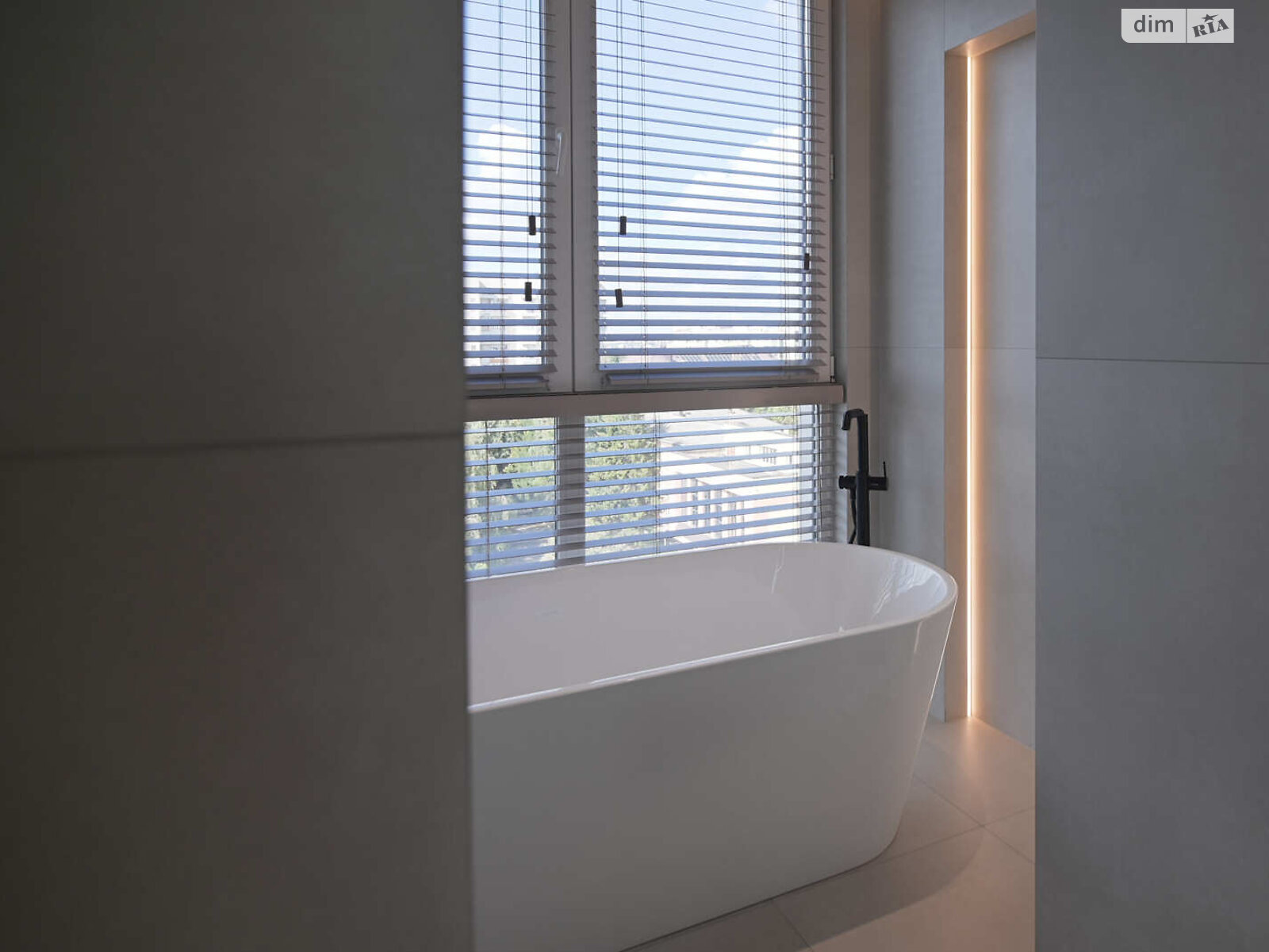 Продажа трехкомнатной квартиры в Ровно, на ул. Киевская 19, район 12-школа фото 1