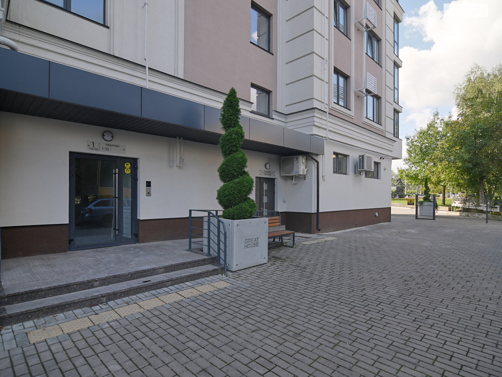 Продажа трехкомнатной квартиры в Ровно, на ул. Киевская 19, район 12-школа фото 1