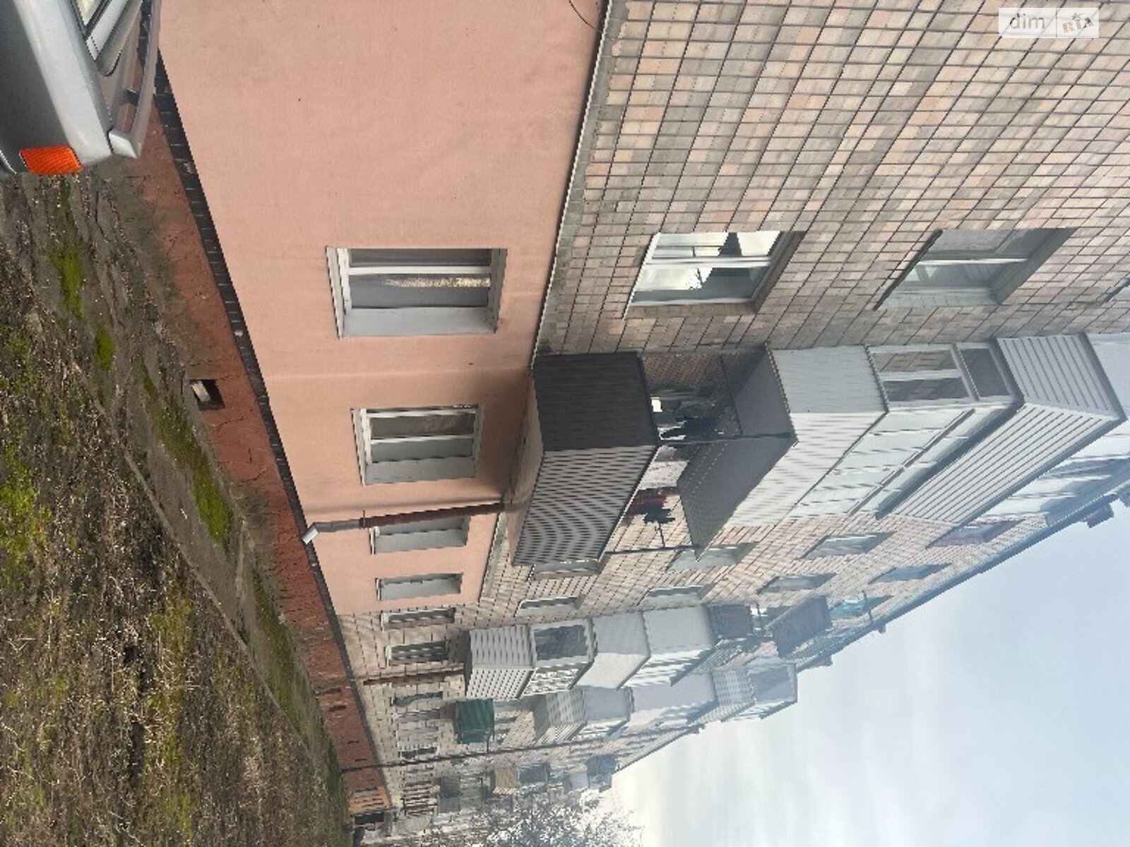 Продаж чотирикімнатної квартири в Рівному, на вул. Крушельницької Соломії, район 12-школа фото 1