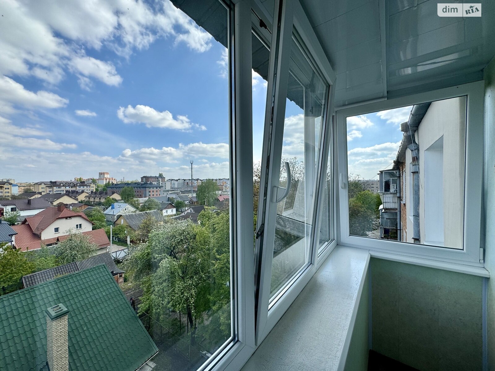 Продажа трехкомнатной квартиры в Ровно, на ул. Крушельницкой Соломии 52А, район 12-школа фото 1