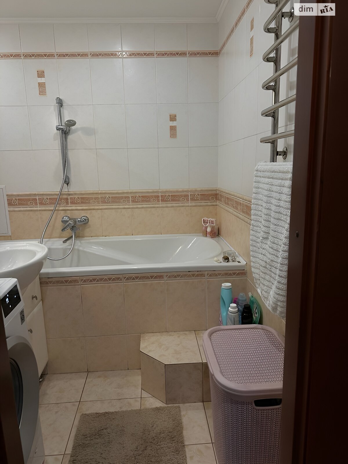 Продаж чотирикімнатної квартири в Рівному, на вул. Олександра Борисенка 3, фото 1 Продаж чотирикімнатної квартири в Рівному, на вул. Олександра Борисенка 3, фото 1