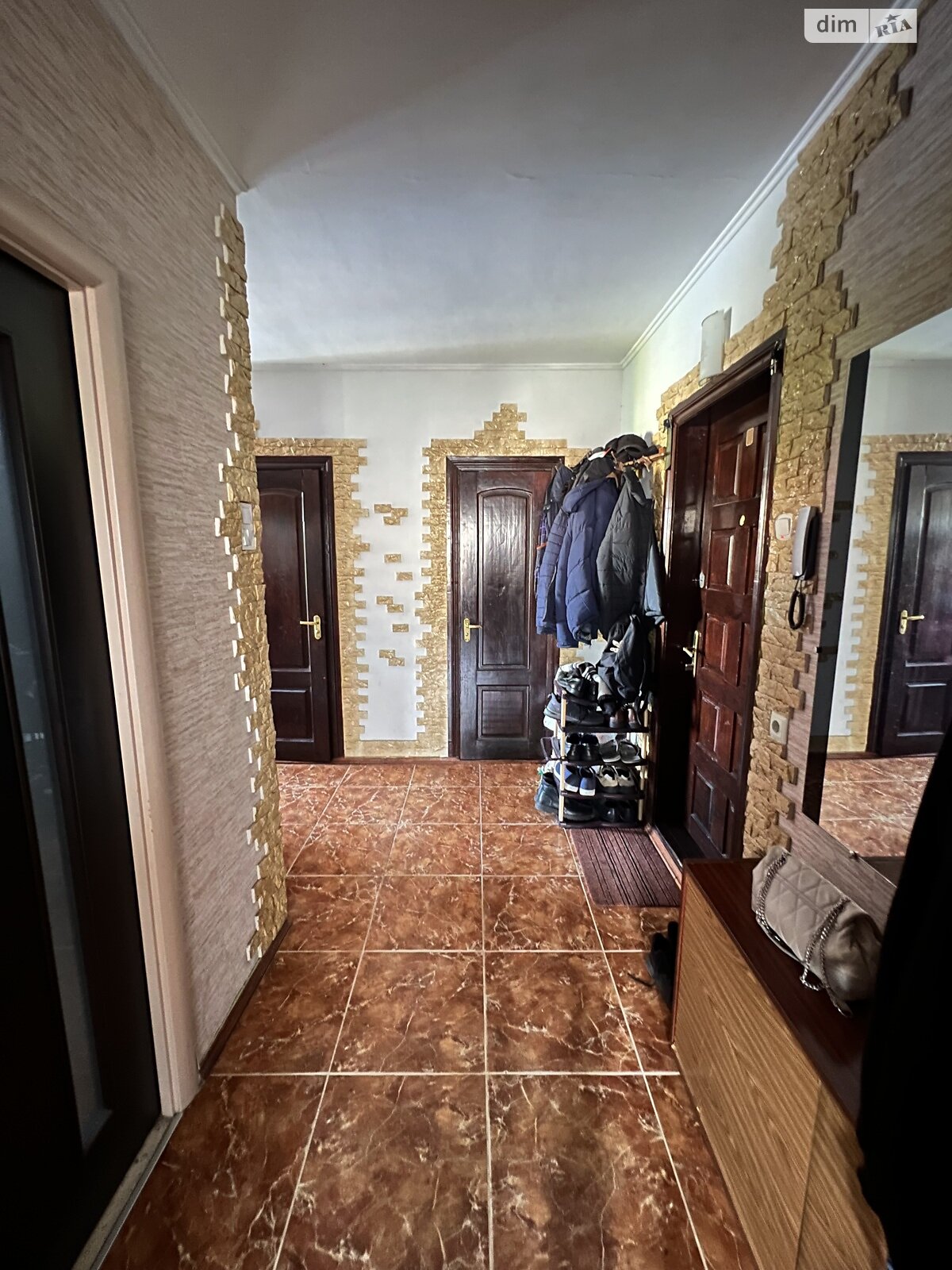 Продаж двокімнатної квартири в Рівному, на вул. Київська, район Автовокзал фото 1 Продаж двокімнатної квартири в Рівному, на вул. Київська, район Автовокзал фото 1