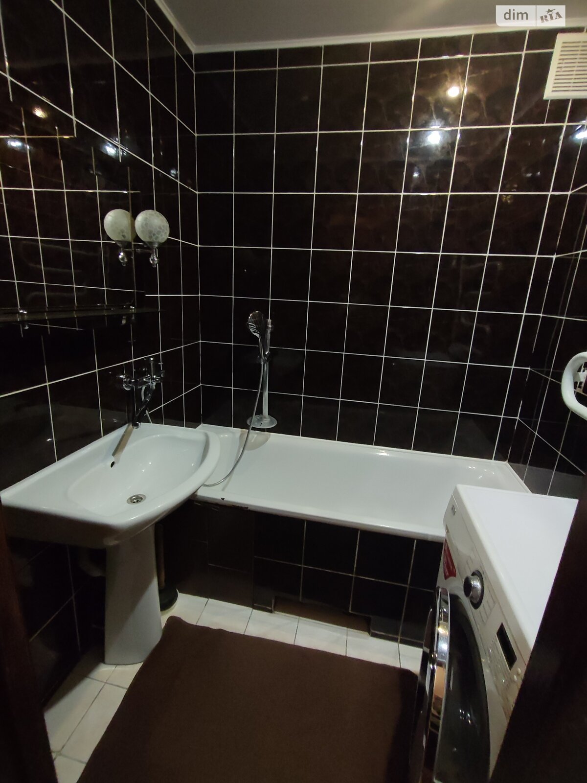 Продажа трехкомнатной квартиры в Ровно, на ул. Степана Бандеры 69, район Автовокзал фото 1