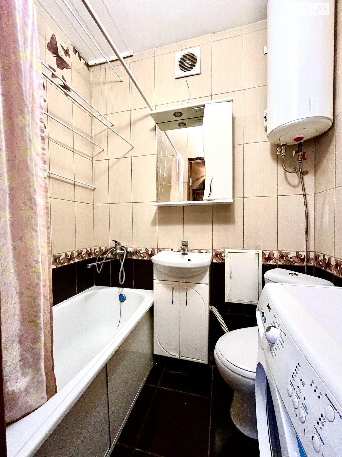 Продаж двокімнатної квартири в Рівному, на вул. Відінська 3, район Автовокзал фото 1 Продаж двокімнатної квартири в Рівному, на вул. Відінська 3, район Автовокзал фото 1