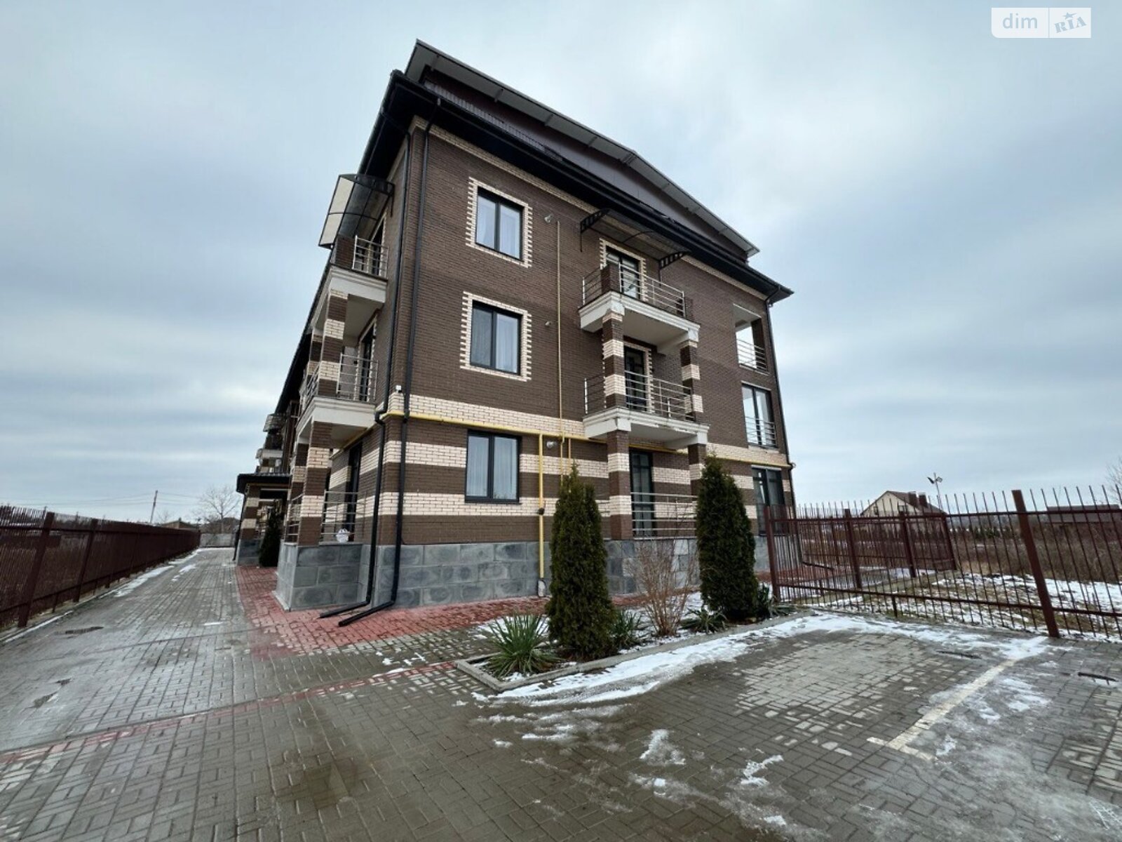 Продажа двухкомнатной квартиры в Ровно, на ул. Спасская, район Басов Угол фото 1