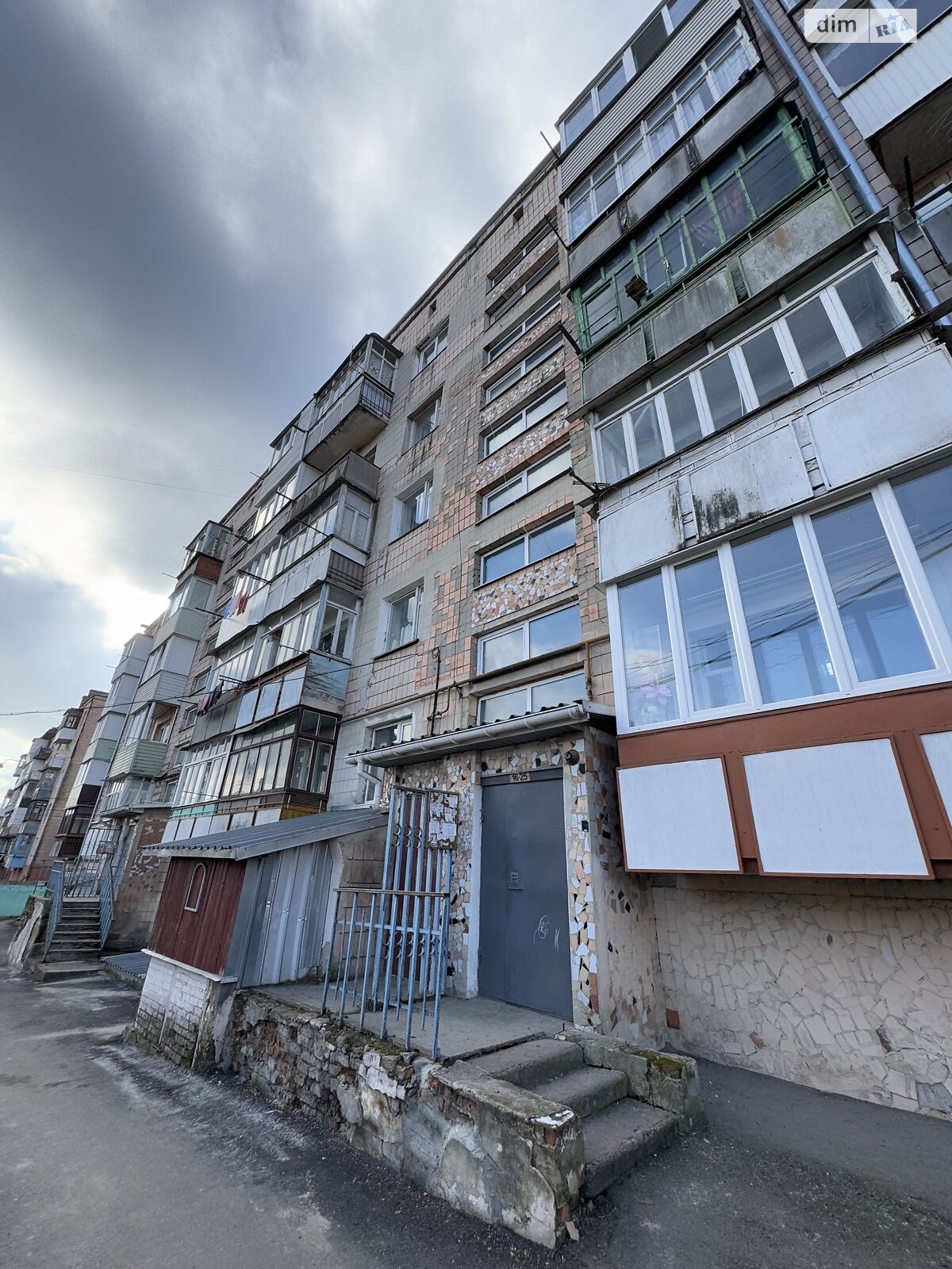 Продажа трехкомнатной квартиры в Ровно, на ул. Белая 105А, фото 1 Продажа трехкомнатной квартиры в Ровно, на ул. Белая 105А, фото 1