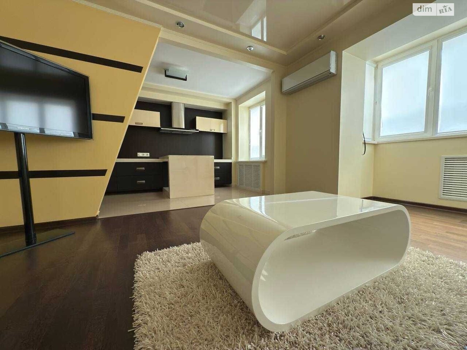 Продажа трехкомнатной квартиры в Ровно, на ул. Гайдамацкая, район Чайка фото 1 Продажа трехкомнатной квартиры в Ровно, на ул. Гайдамацкая, район Чайка фото 1