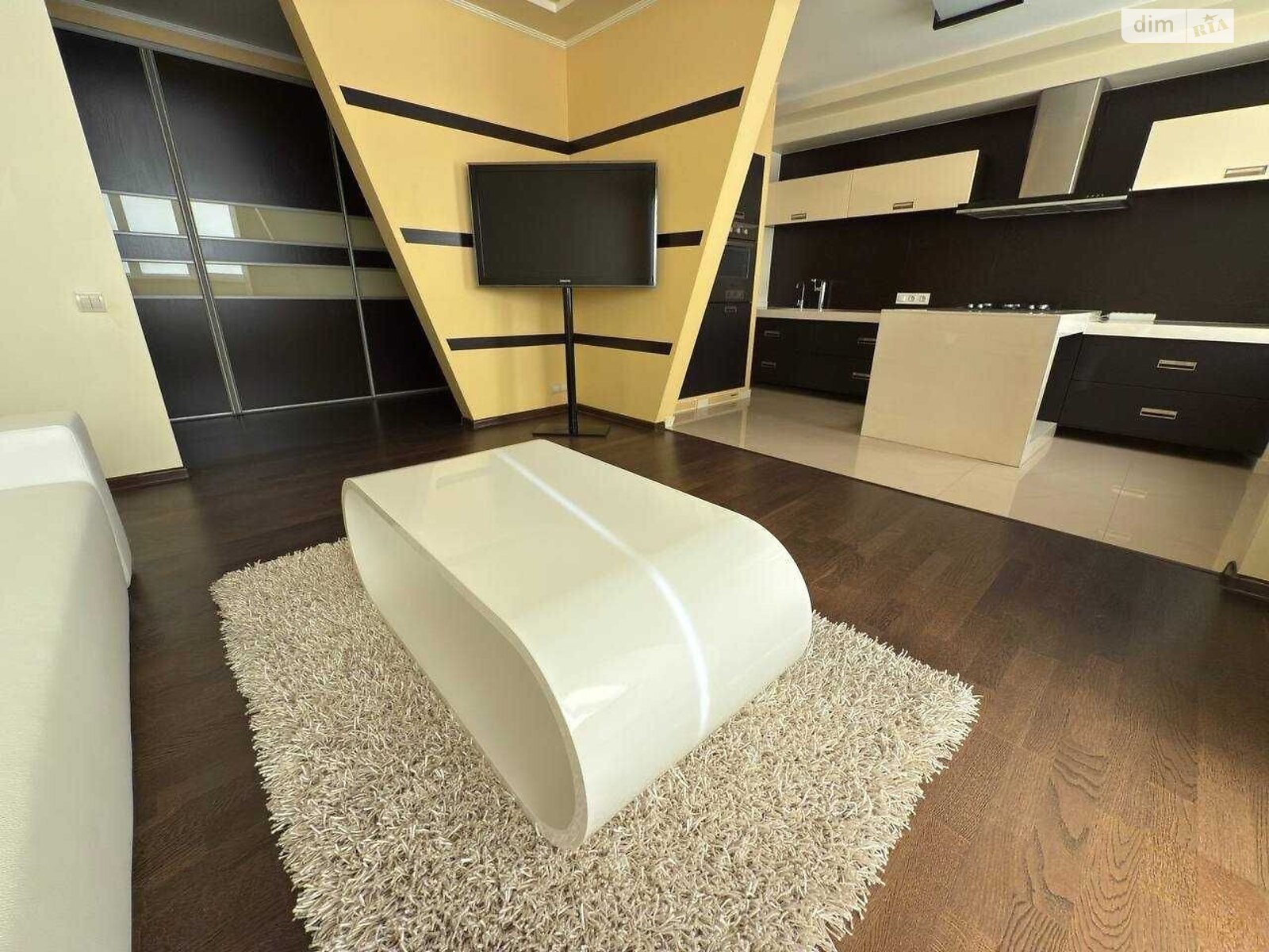 Продажа трехкомнатной квартиры в Ровно, на ул. Гайдамацкая, район Чайка фото 1 Продажа трехкомнатной квартиры в Ровно, на ул. Гайдамацкая, район Чайка фото 1