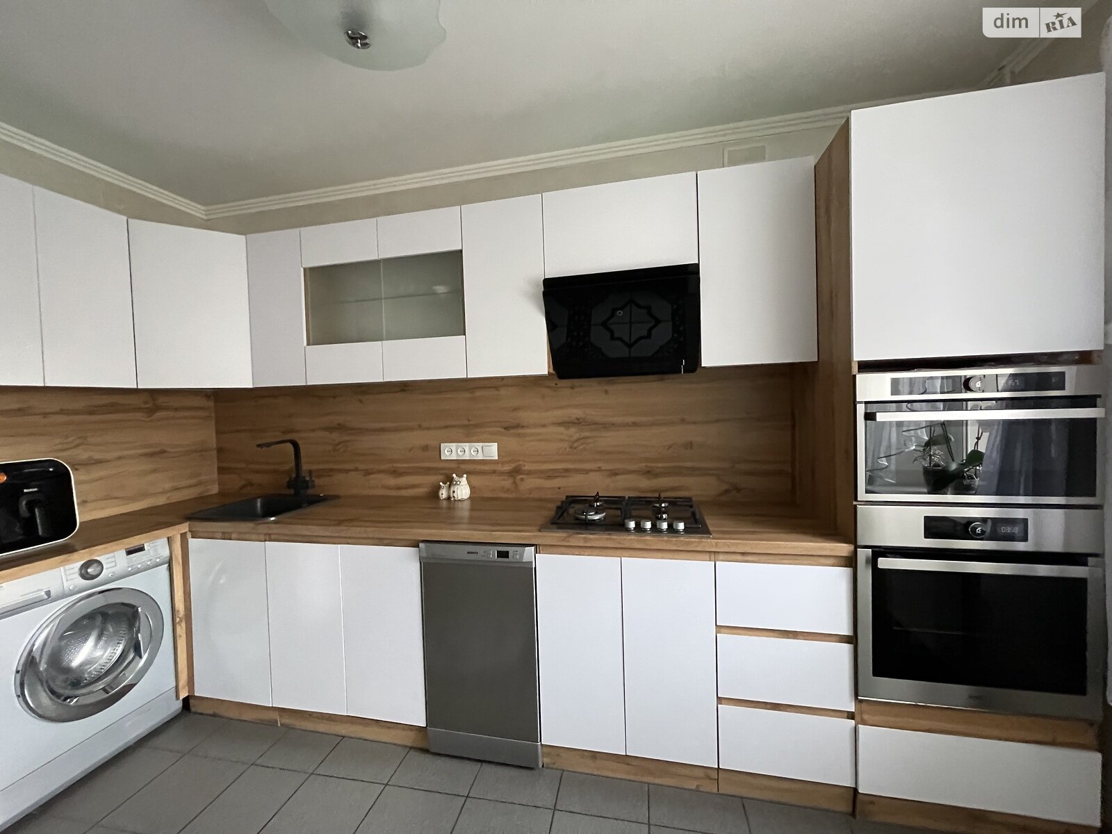 Продажа трехкомнатной квартиры в Ровно, на ул. Гайдамацкая 35, район Чайка фото 1 Продажа трехкомнатной квартиры в Ровно, на ул. Гайдамацкая 35, район Чайка фото 1