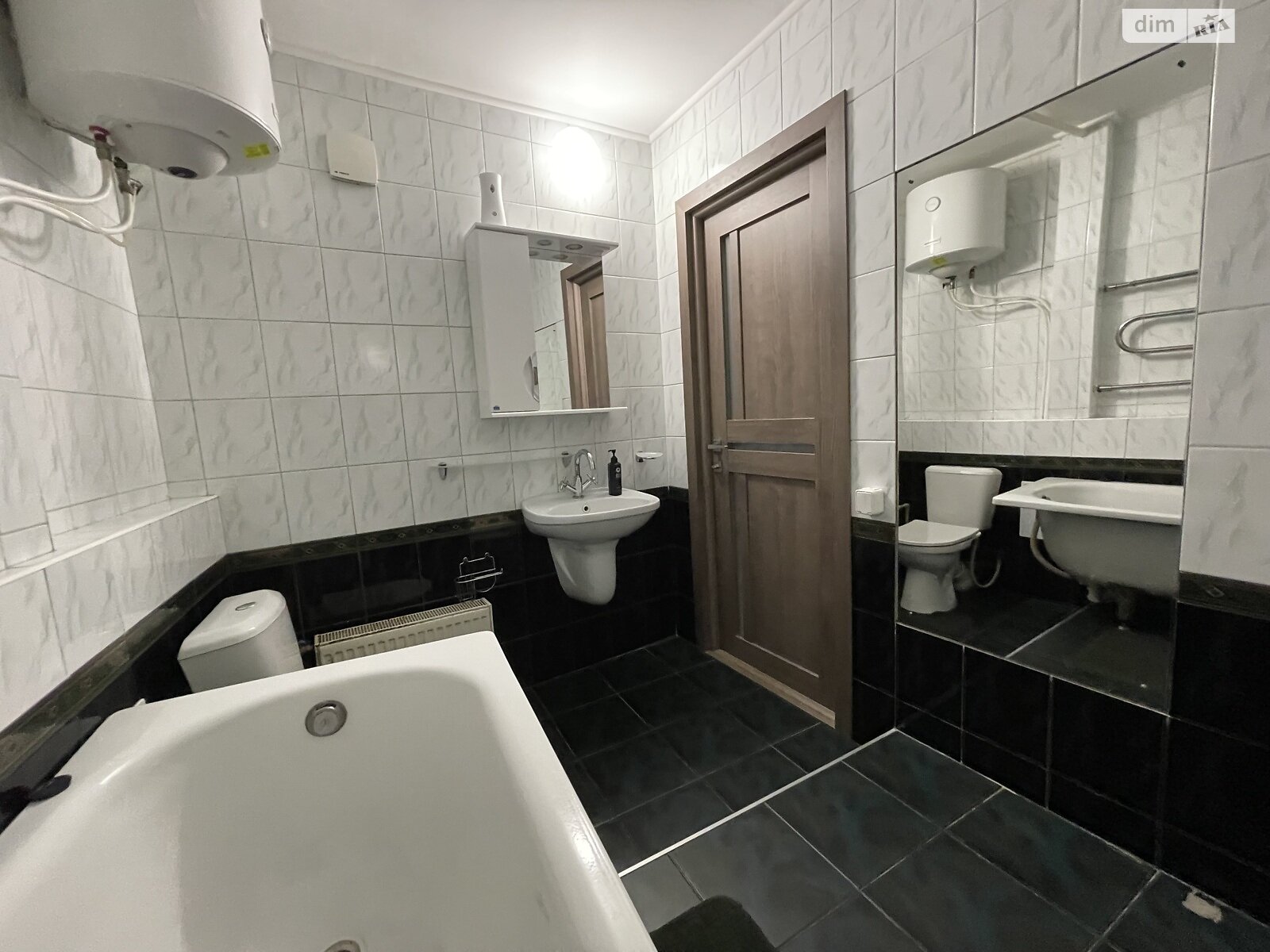 Продажа трехкомнатной квартиры в Ровно, на ул. Гайдамацкая 35, район Чайка фото 1 Продажа трехкомнатной квартиры в Ровно, на ул. Гайдамацкая 35, район Чайка фото 1