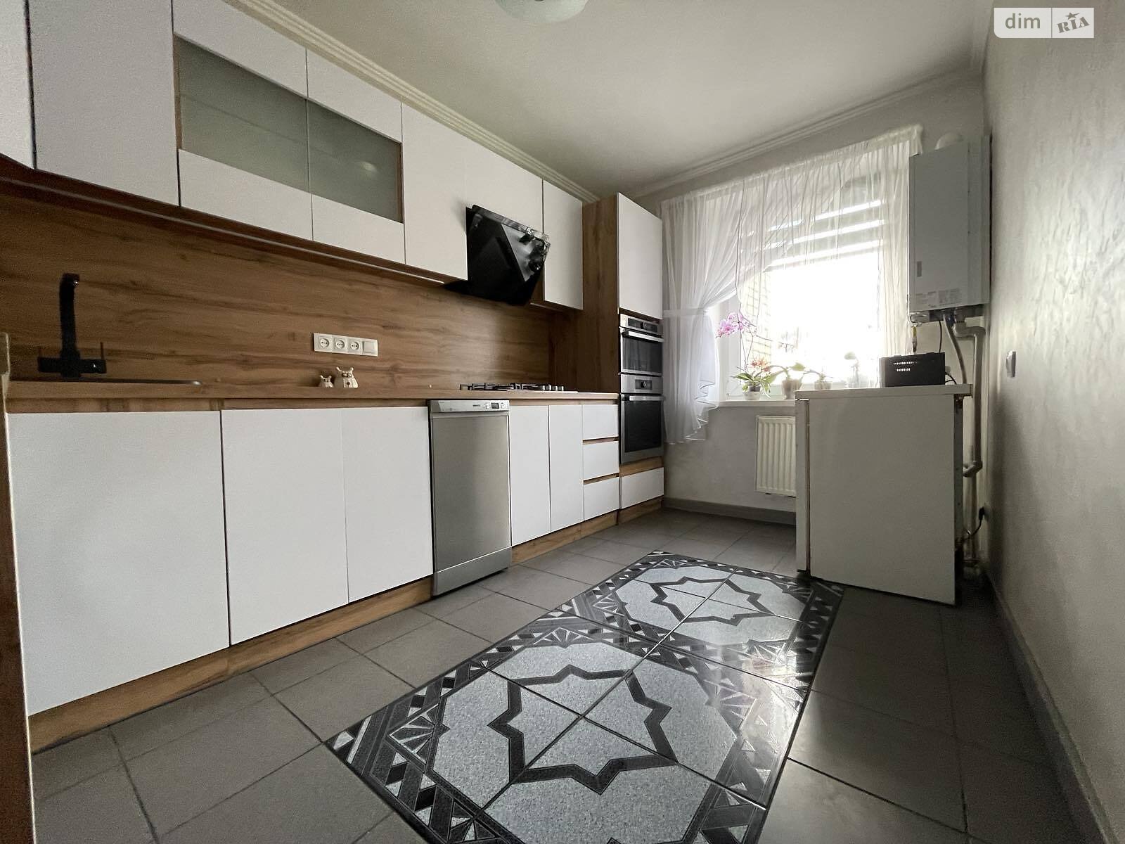 Продаж трикімнатної квартири в Рівному, на вул. Гайдамацька 35, район Чайка фото 1 Продаж трикімнатної квартири в Рівному, на вул. Гайдамацька 35, район Чайка фото 1