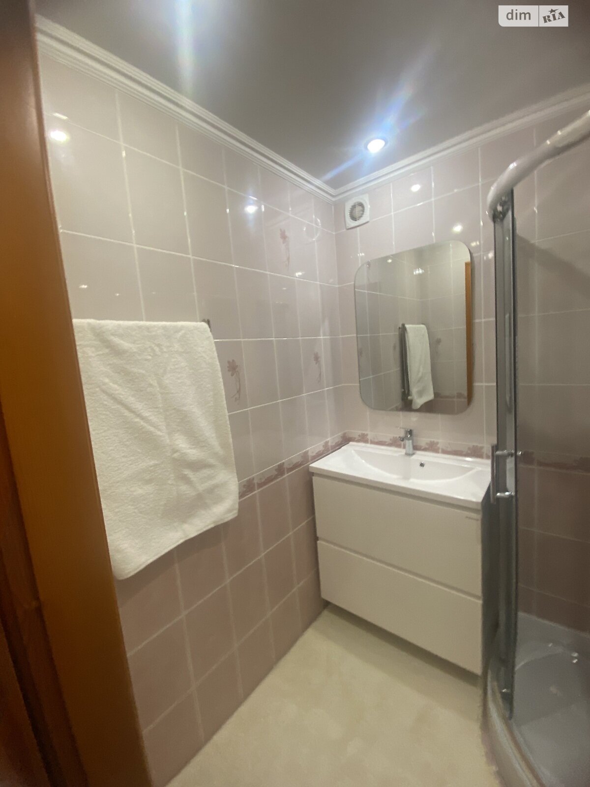 Продажа двухкомнатной квартиры в Ровно, на ул. Гайдамацкая, район Чайка фото 1 Продажа двухкомнатной квартиры в Ровно, на ул. Гайдамацкая, район Чайка фото 1