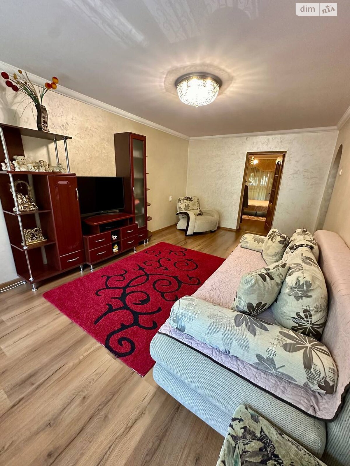 Продажа трехкомнатной квартиры в Ровно, на просп. Князя Романа 6, район Чайка фото 1 Продажа трехкомнатной квартиры в Ровно, на просп. Князя Романа 6, район Чайка фото 1