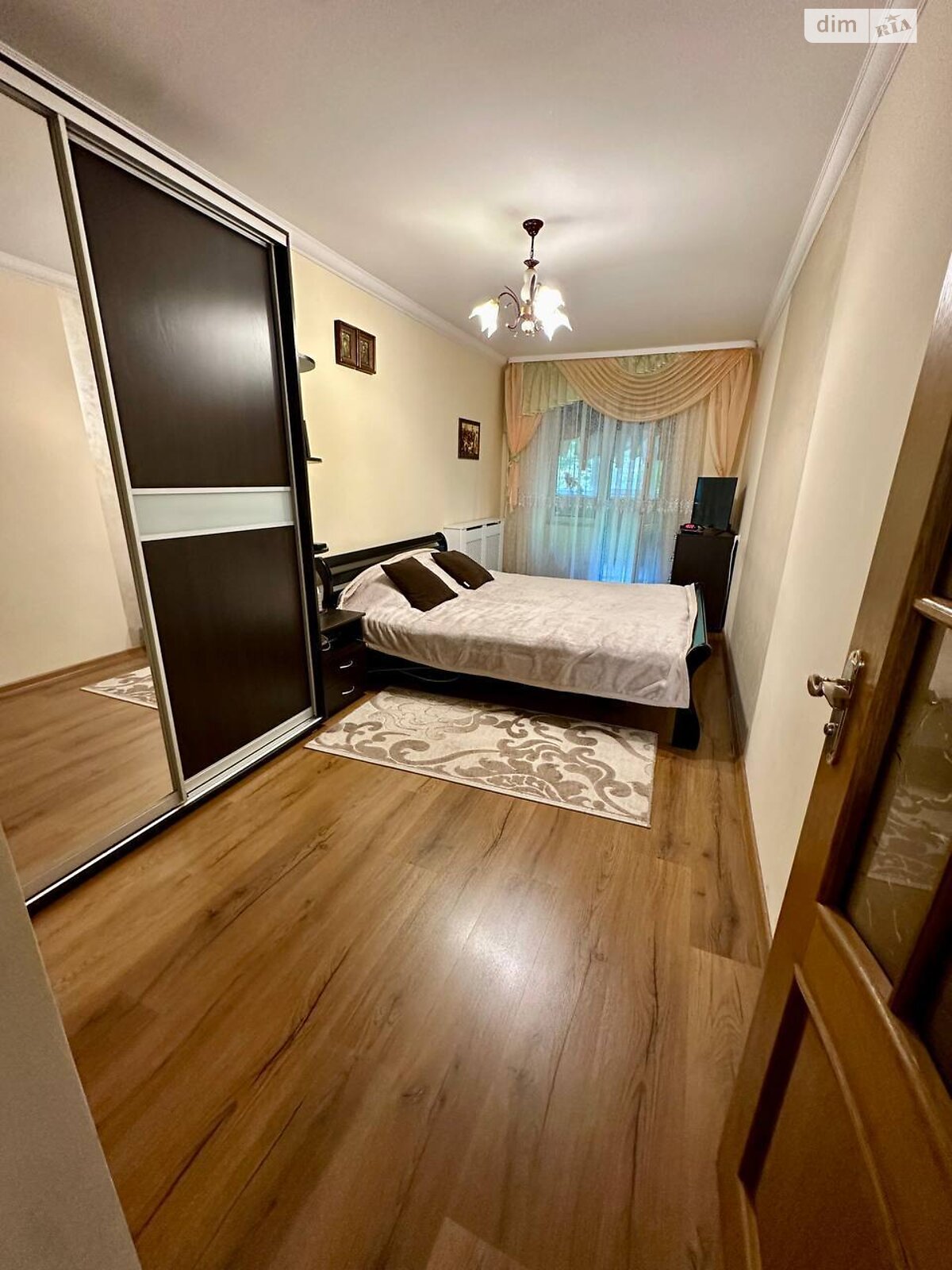 Продажа трехкомнатной квартиры в Ровно, на просп. Князя Романа 6, район Чайка фото 1 Продажа трехкомнатной квартиры в Ровно, на просп. Князя Романа 6, район Чайка фото 1