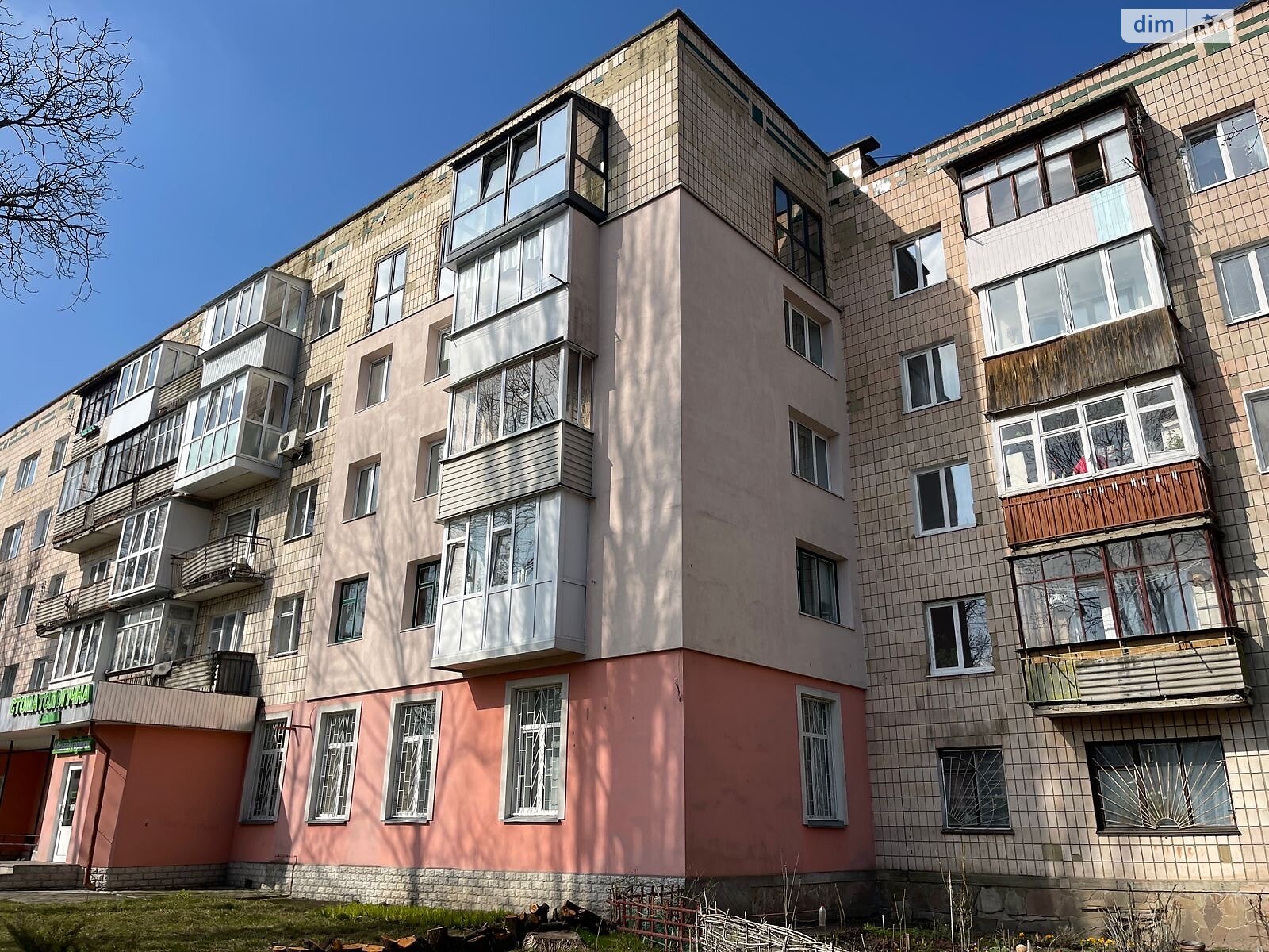 Продажа трехкомнатной квартиры в Ровно, на ул. Василия Червония 75, район Чайка фото 1