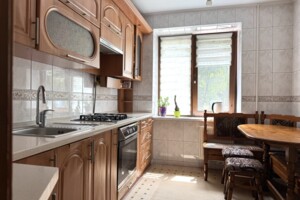 Продажа четырехкомнатной квартиры в Ровно, на просп. Генерала Безручка 14, район Дозорцева фото 2