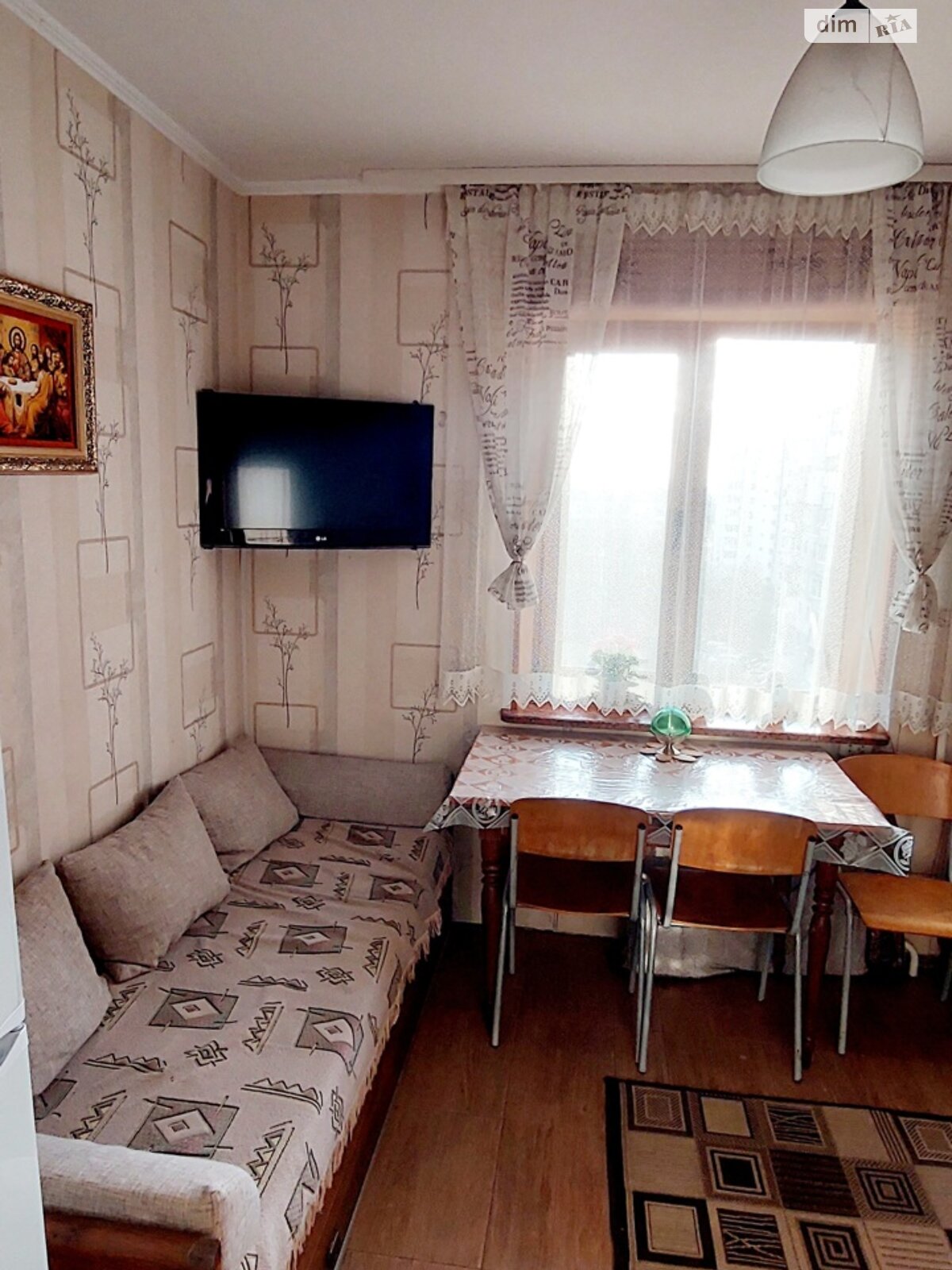 Продажа однокомнатной квартиры в Ровно, на ул. Грушевского Академика 44, фото 1