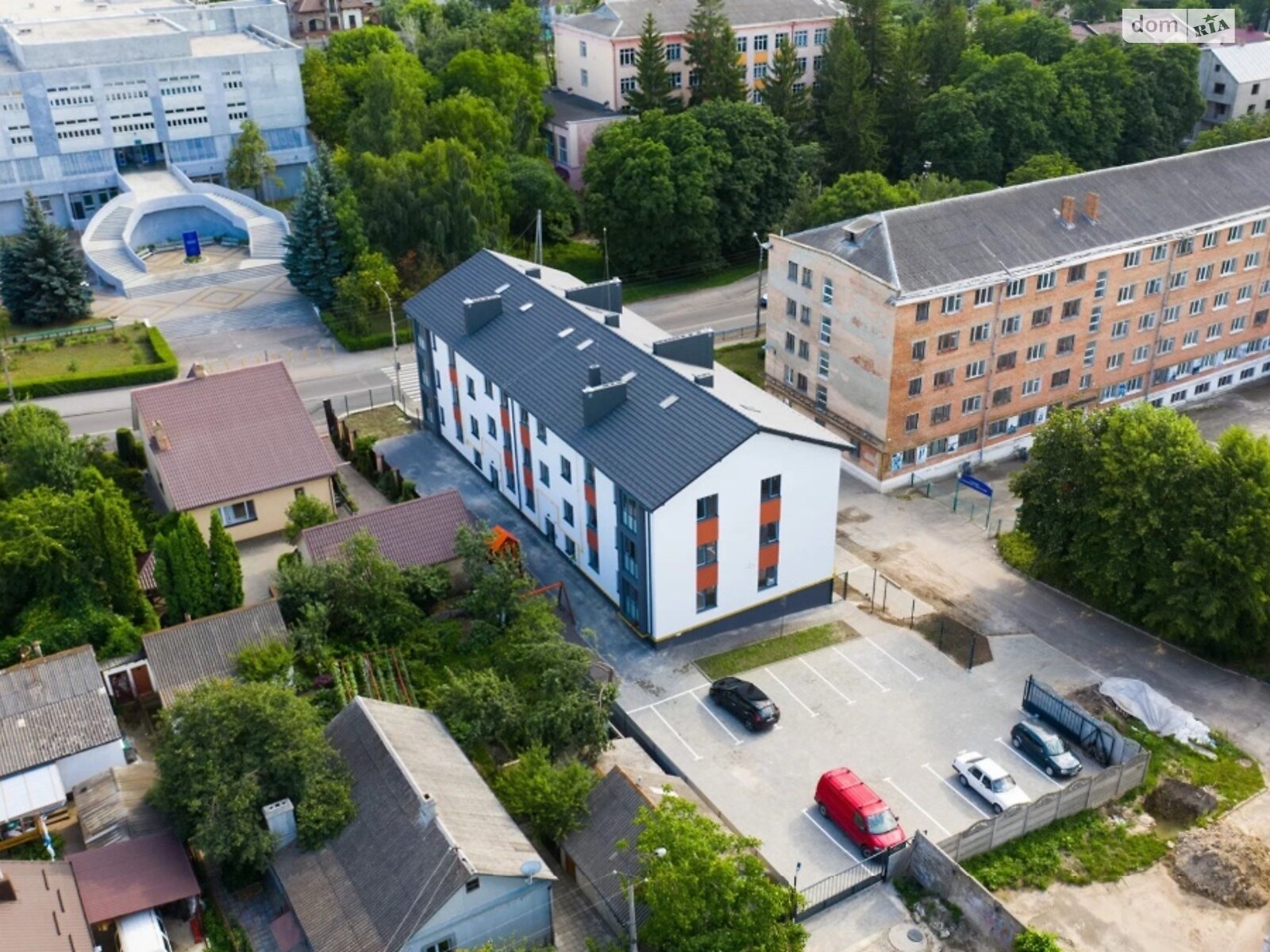 Продажа трехкомнатной квартиры в Ровно, на ул. Николая Карнаухова, район Мирющенка фото 1