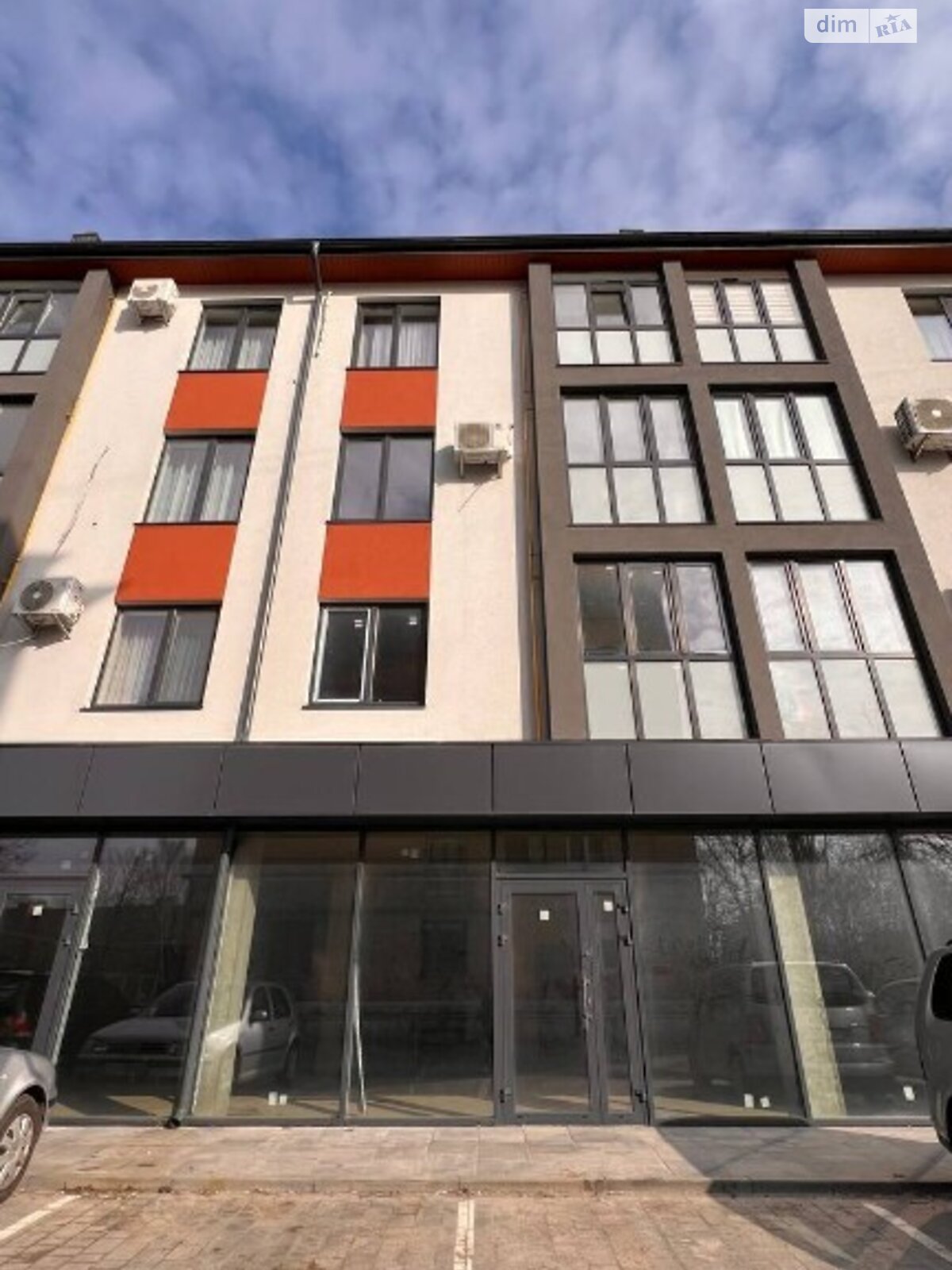Продажа трехкомнатной квартиры в Ровно, на ул. Николая Карнаухова, район Мирющенка фото 1