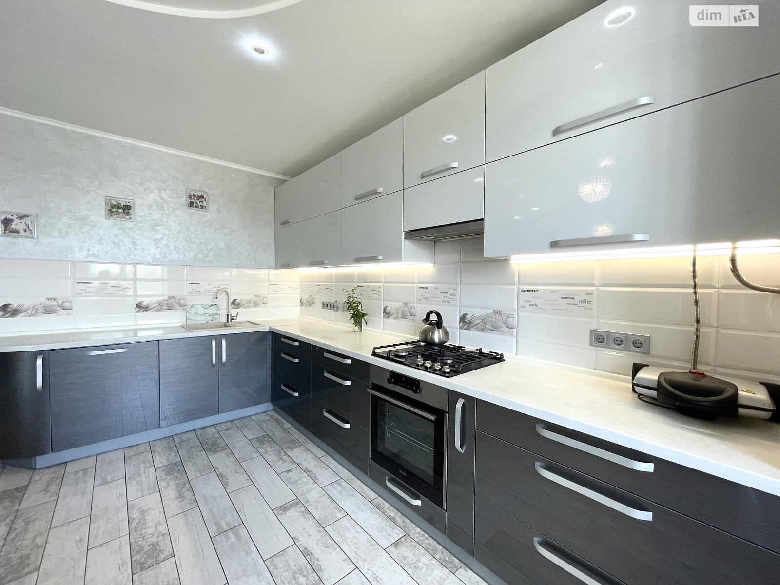 Продажа трехкомнатной квартиры в Ровно, на ул. Дворецкая 46, район Пивзавод фото 1 Продажа трехкомнатной квартиры в Ровно, на ул. Дворецкая 46, район Пивзавод фото 1