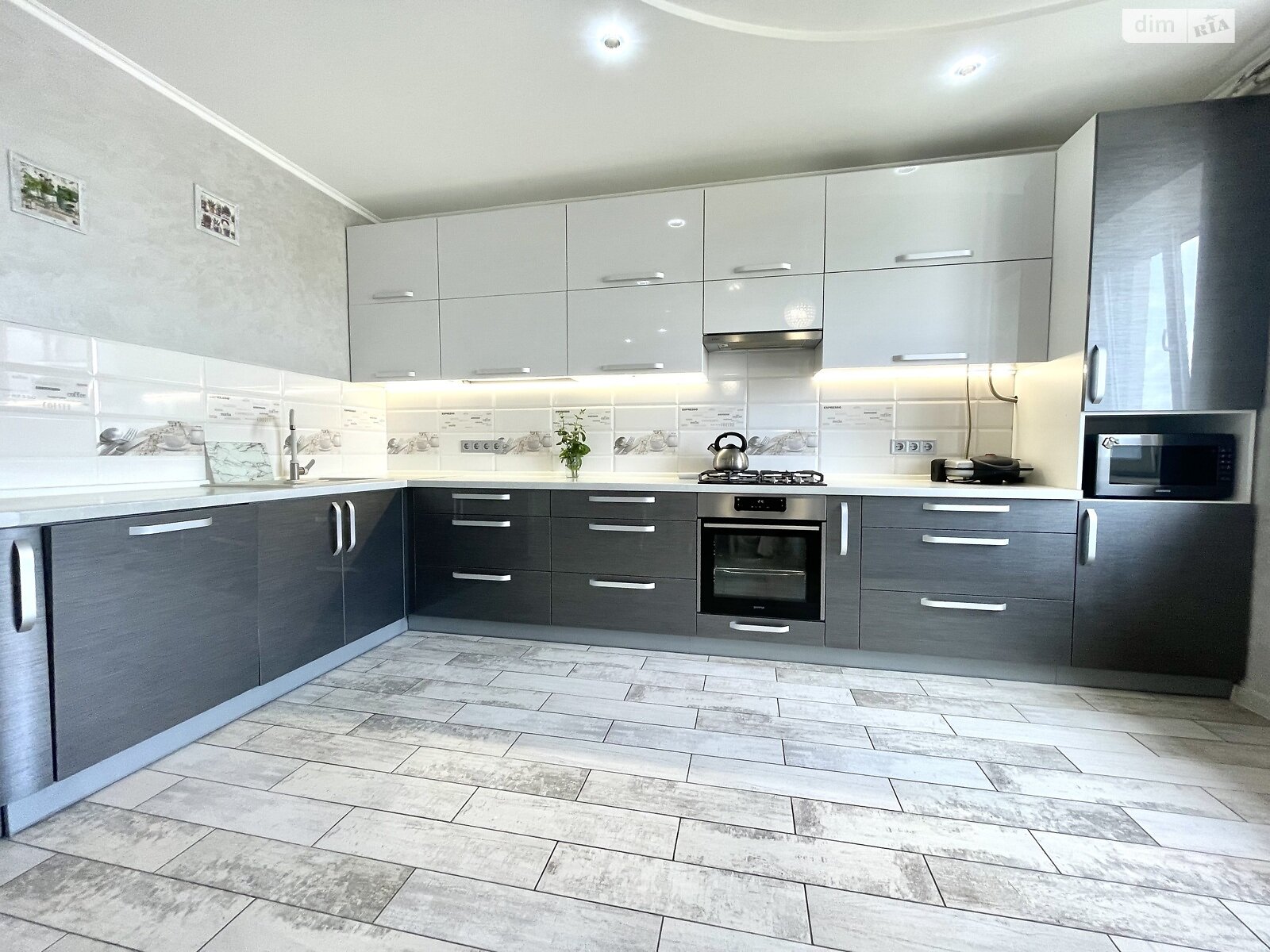 Продажа трехкомнатной квартиры в Ровно, на ул. Дворецкая 46, район Пивзавод фото 1 Продажа трехкомнатной квартиры в Ровно, на ул. Дворецкая 46, район Пивзавод фото 1