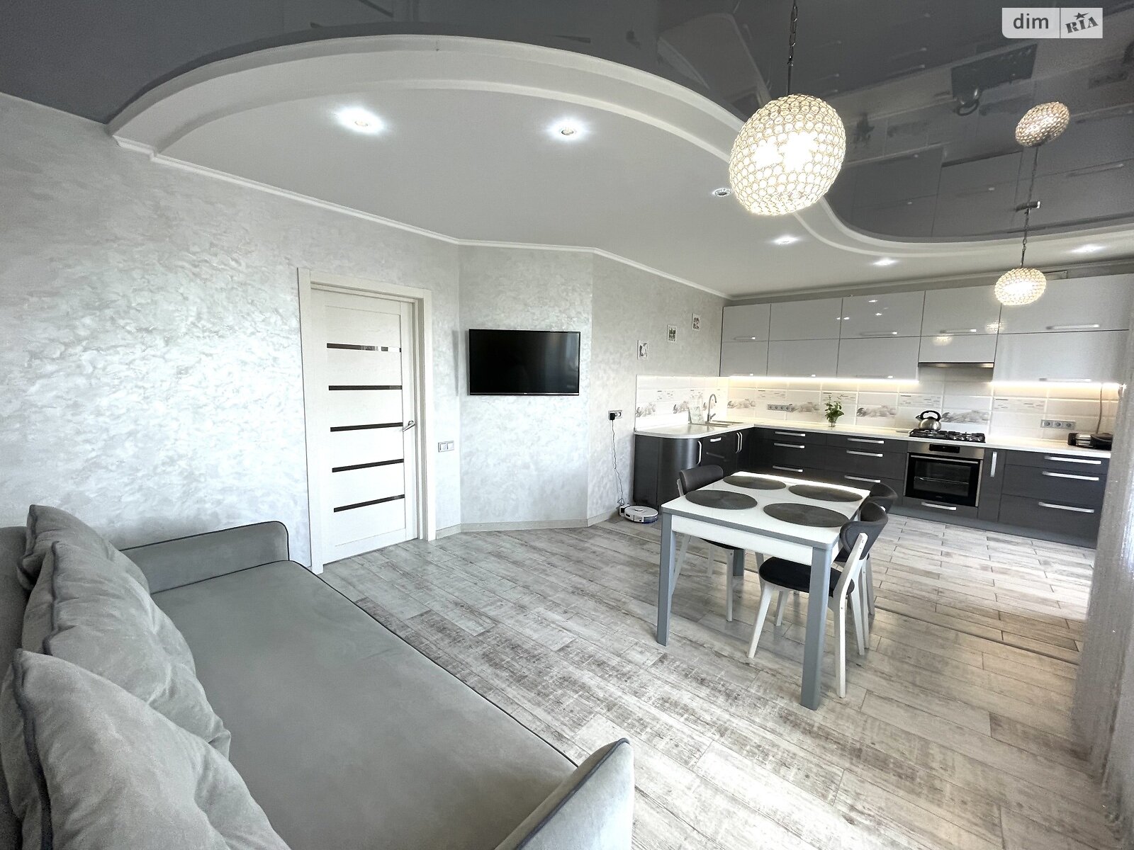 Продажа трехкомнатной квартиры в Ровно, на ул. Дворецкая 46, район Пивзавод фото 1 Продажа трехкомнатной квартиры в Ровно, на ул. Дворецкая 46, район Пивзавод фото 1