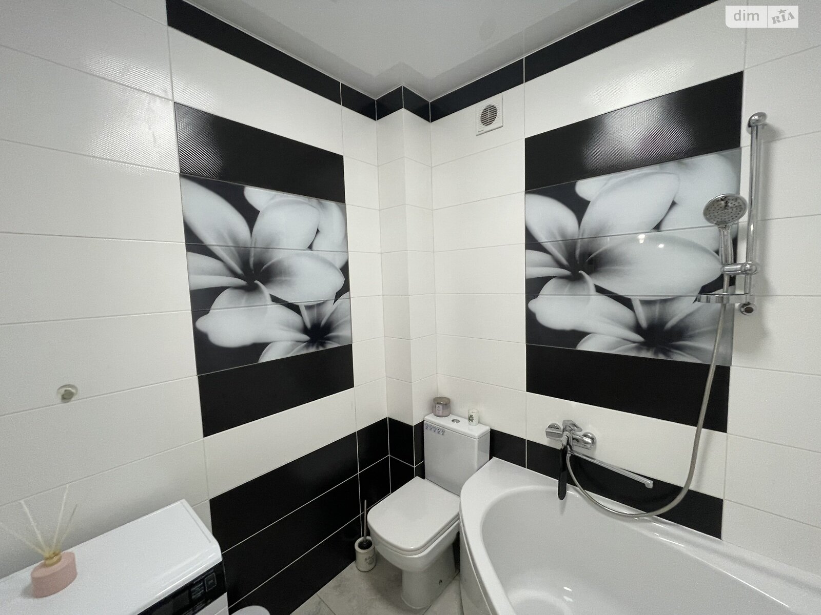 Продажа трехкомнатной квартиры в Ровно, на ул. Дворецкая 46, район Пивзавод фото 1 Продажа трехкомнатной квартиры в Ровно, на ул. Дворецкая 46, район Пивзавод фото 1