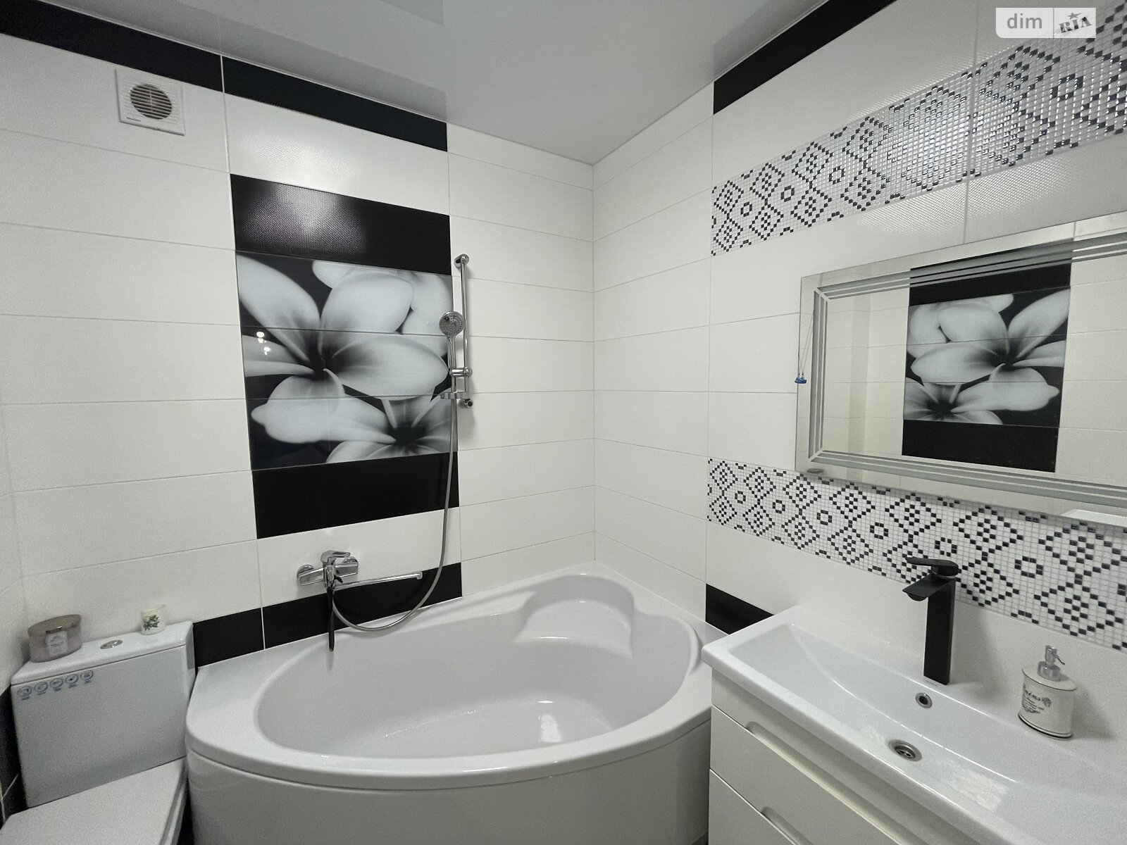 Продажа трехкомнатной квартиры в Ровно, на ул. Дворецкая 46, район Пивзавод фото 1 Продажа трехкомнатной квартиры в Ровно, на ул. Дворецкая 46, район Пивзавод фото 1