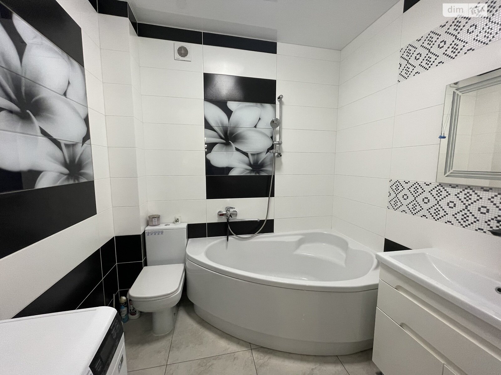 Продажа трехкомнатной квартиры в Ровно, на ул. Дворецкая 46, район Пивзавод фото 1 Продажа трехкомнатной квартиры в Ровно, на ул. Дворецкая 46, район Пивзавод фото 1