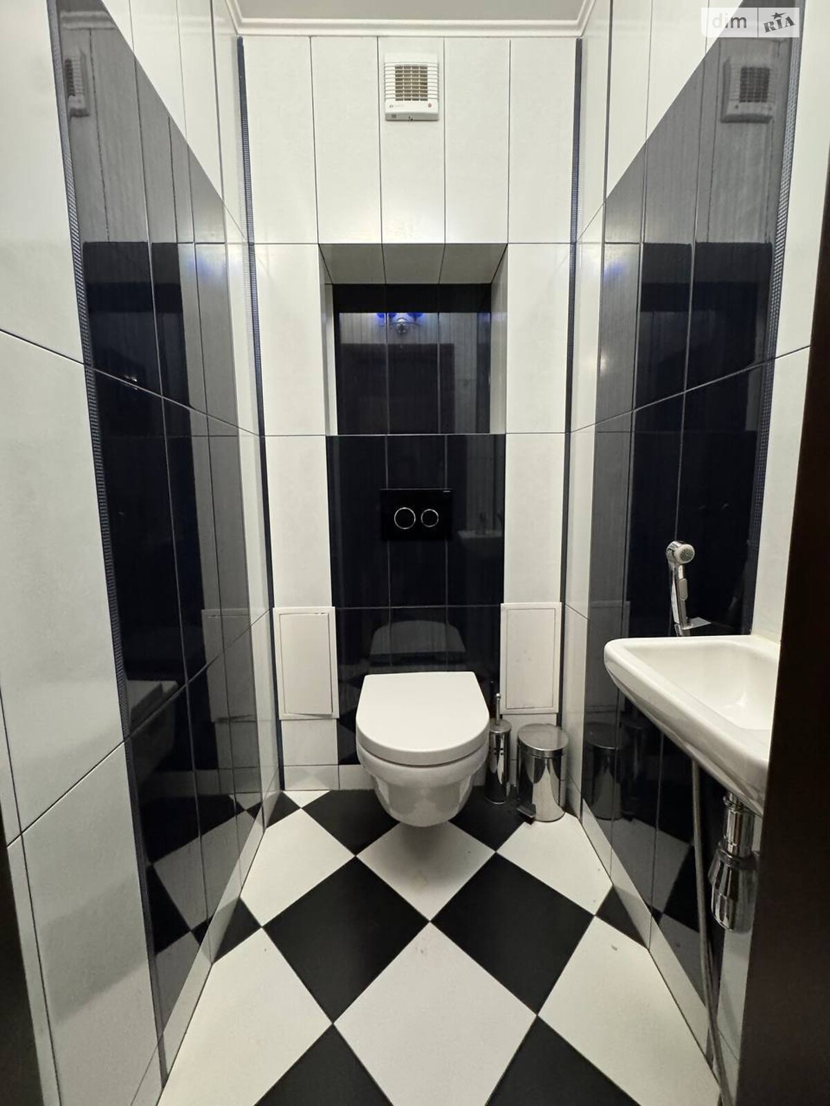 Продажа двухкомнатной квартиры в Ровно, на ул. Дворецкая 48, район Пивзавод фото 1 Продажа двухкомнатной квартиры в Ровно, на ул. Дворецкая 48, район Пивзавод фото 1