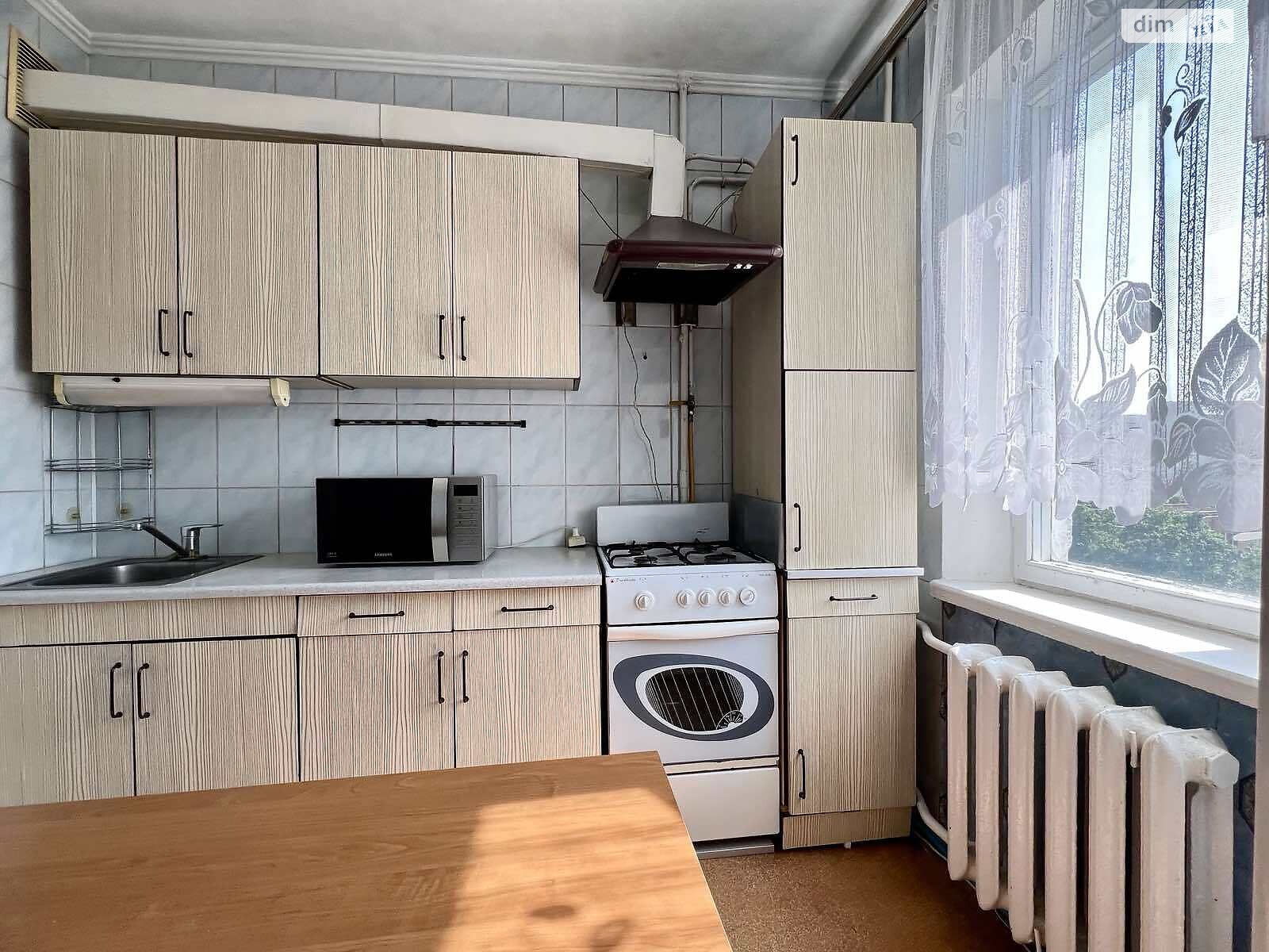 Продажа однокомнатной квартиры в Ровно, на ул. Грушевского академика, район Политон фото 1 Продажа однокомнатной квартиры в Ровно, на ул. Грушевского академика, район Политон фото 1