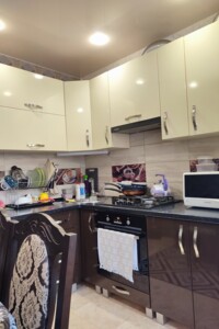Продаж трикімнатної квартири в Рівному, на вул. Соборна, район Рум фото 2