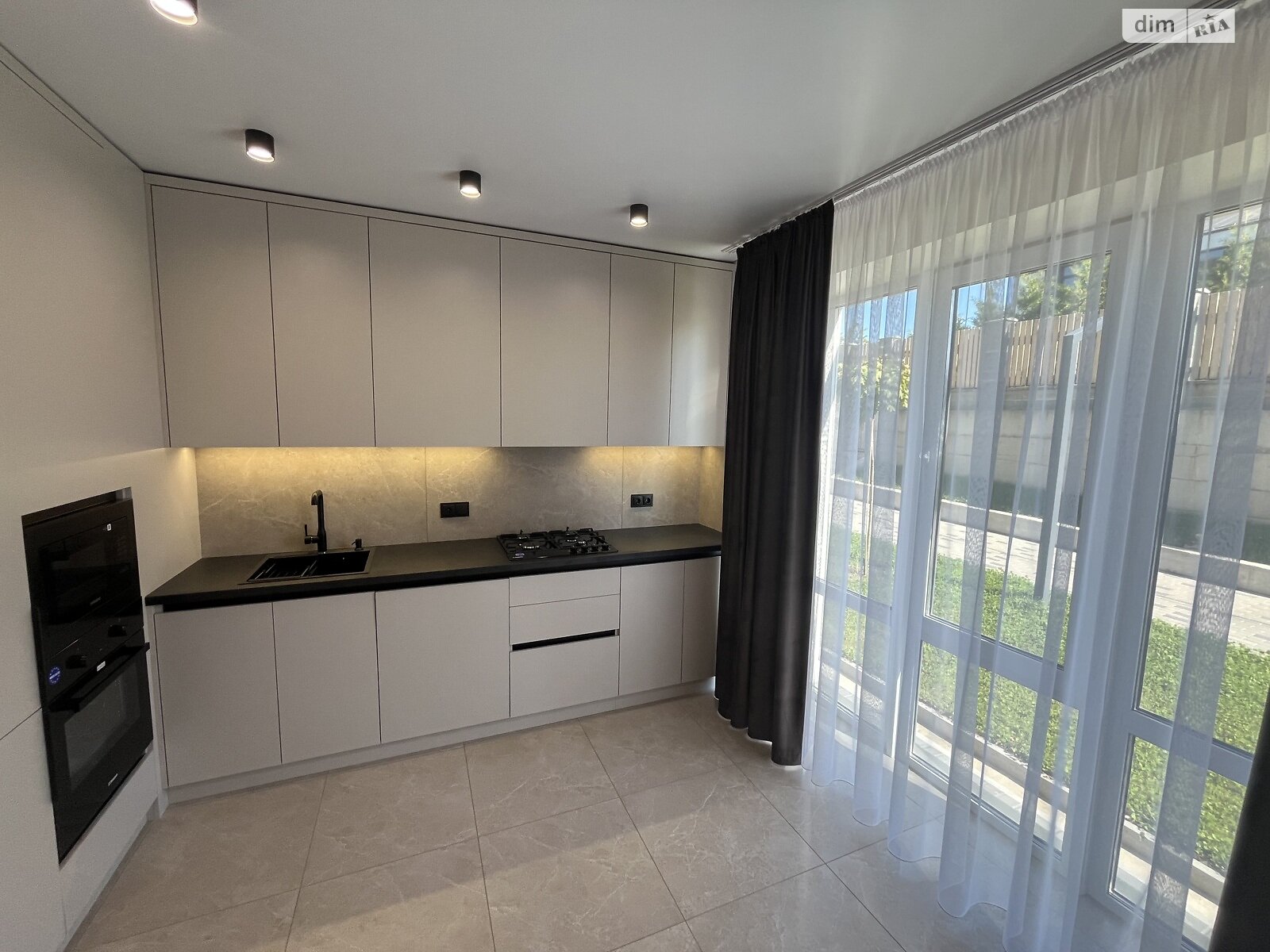 Продажа двухкомнатной квартиры в Ровно, на ул. Николая Боголюбова 1И, район Счастливое фото 1