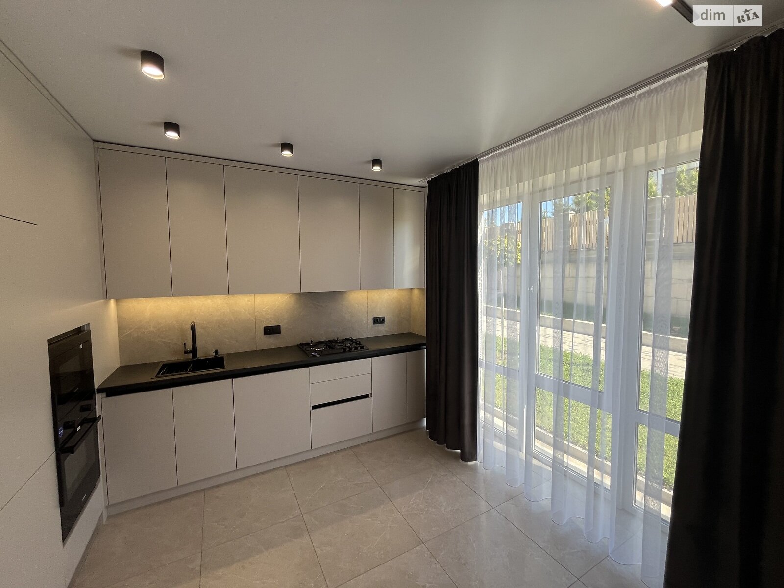 Продажа двухкомнатной квартиры в Ровно, на ул. Николая Боголюбова 1И, район Счастливое фото 1