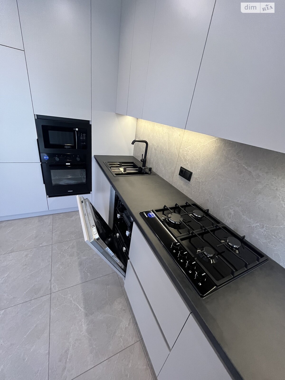 Продажа двухкомнатной квартиры в Ровно, на ул. Николая Боголюбова 1И, район Счастливое фото 1