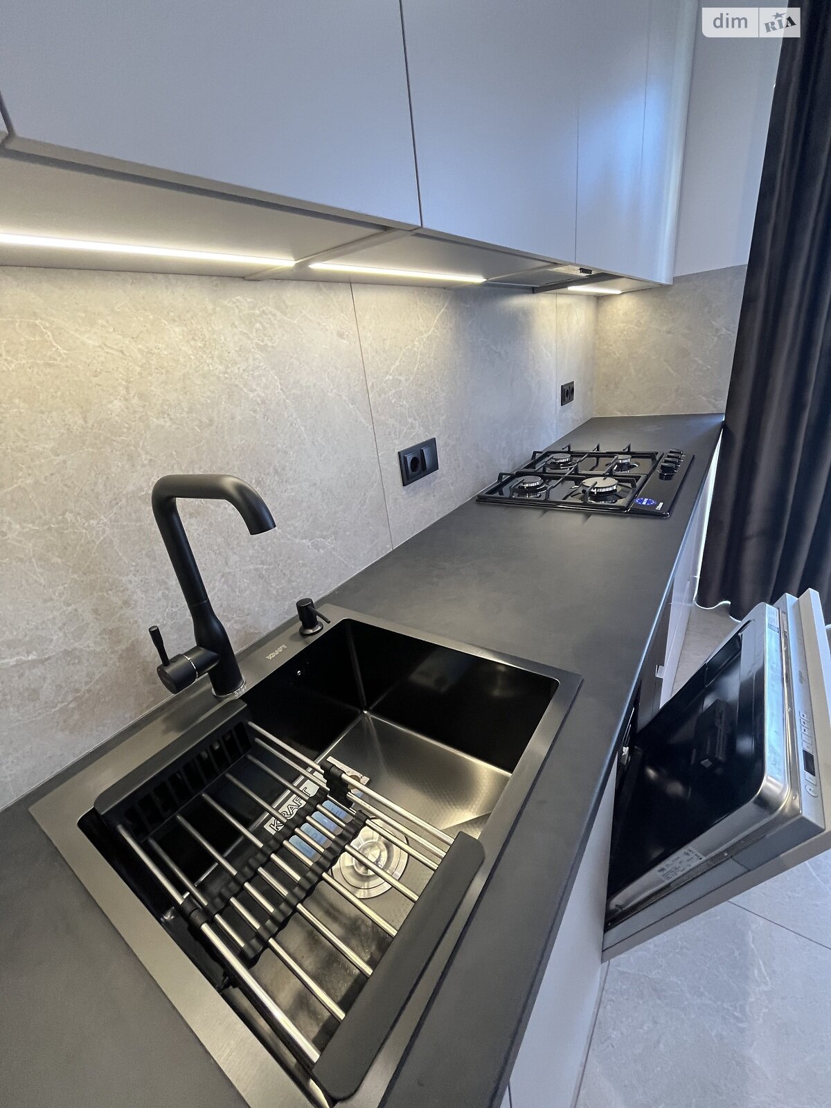 Продажа двухкомнатной квартиры в Ровно, на ул. Николая Боголюбова 1И, район Счастливое фото 1