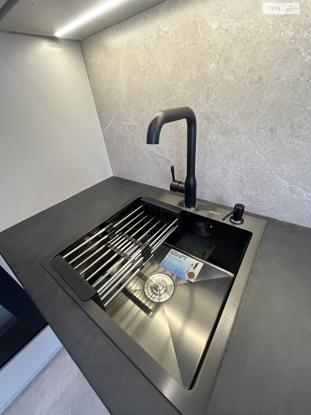 Продажа двухкомнатной квартиры в Ровно, на ул. Николая Боголюбова 1И, район Счастливое фото 1