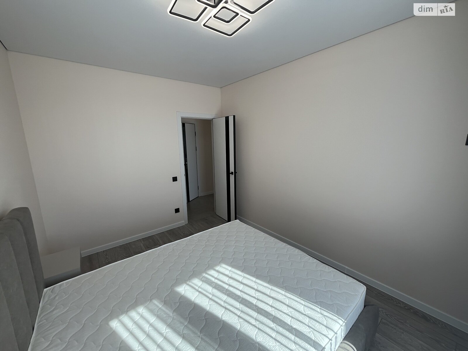 Продажа двухкомнатной квартиры в Ровно, на ул. Николая Боголюбова 1И, район Счастливое фото 1