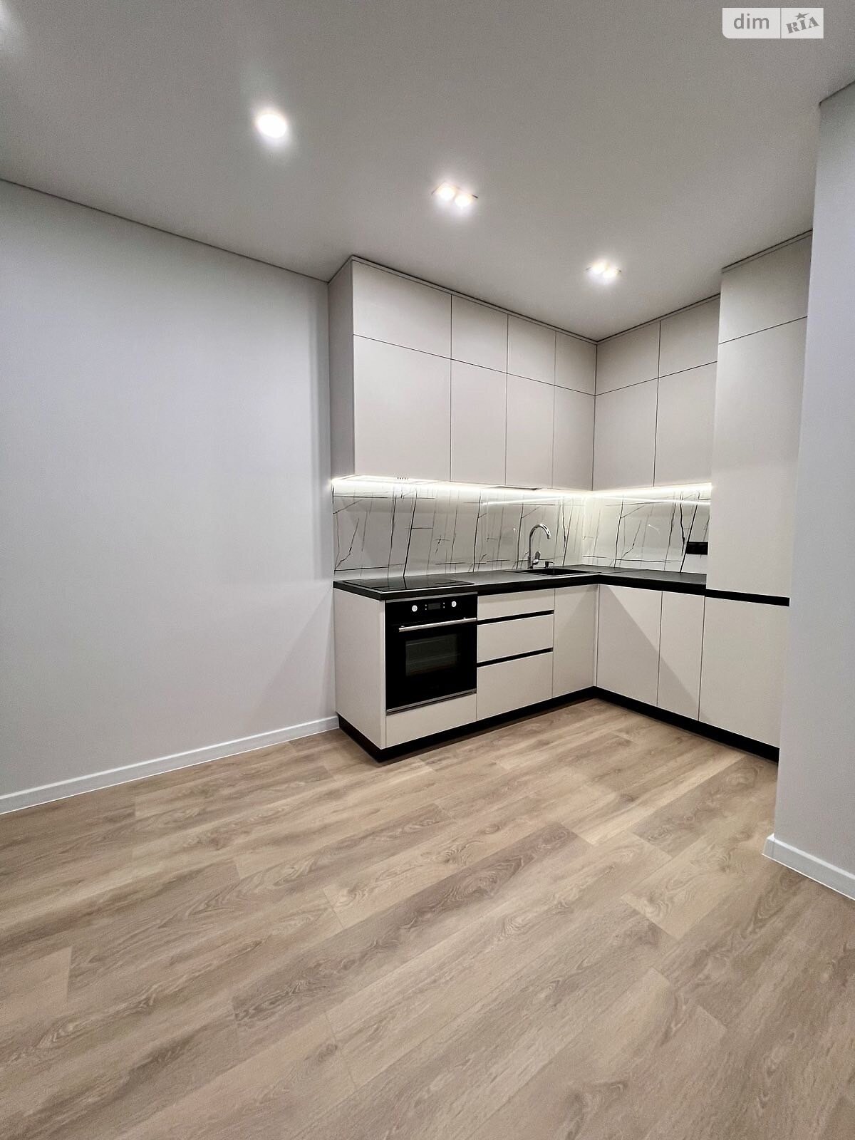 Продаж однокімнатної квартири в Рівному, на вул. Студентська 24А, район Щасливе фото 1