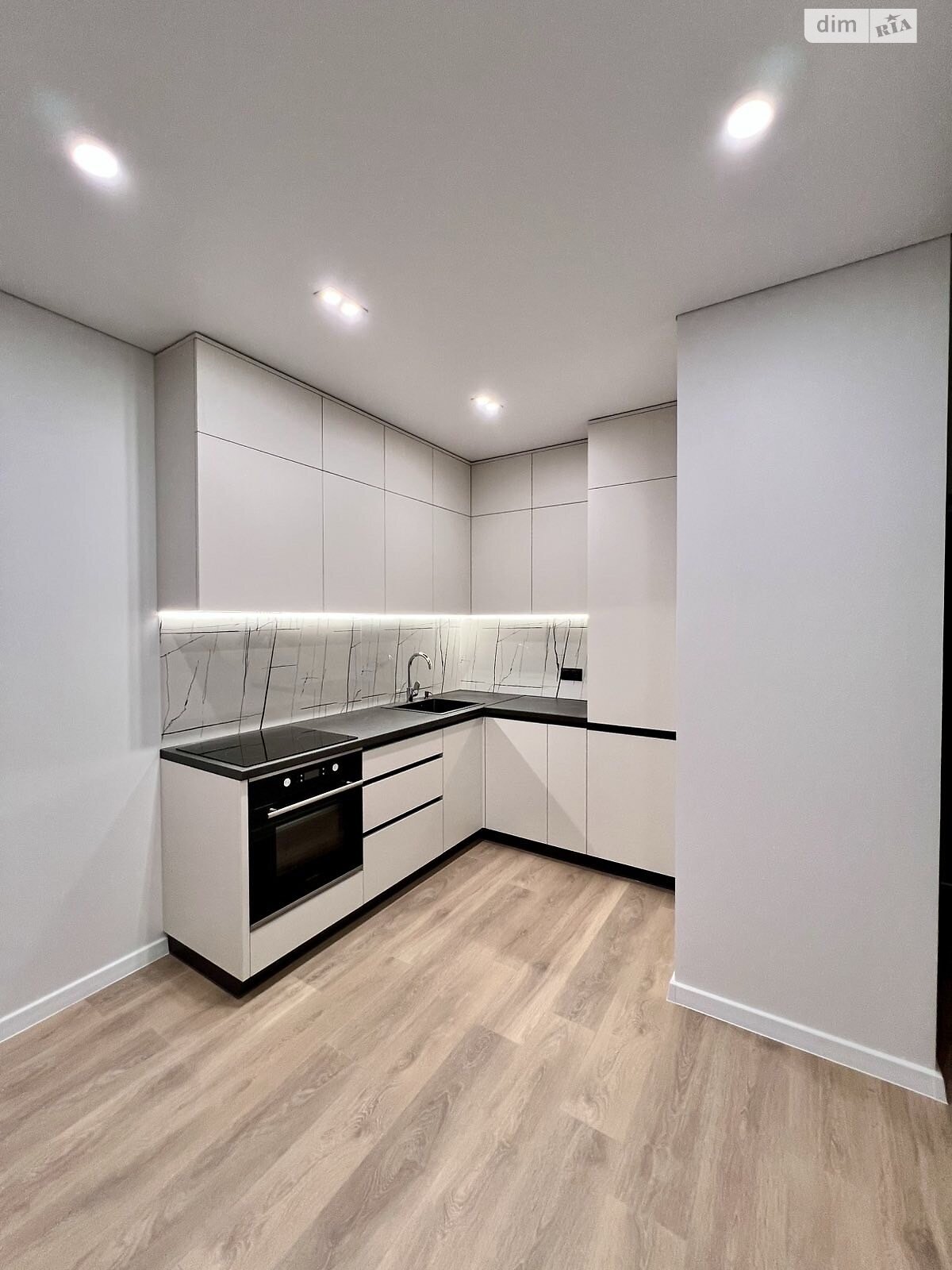 Продаж однокімнатної квартири в Рівному, на вул. Студентська 24А, район Щасливе фото 1